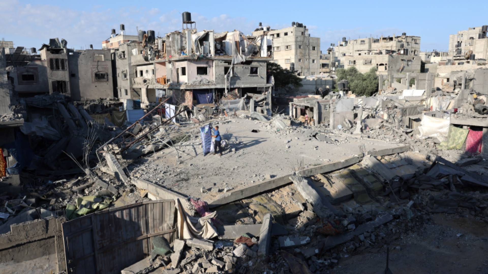 قوات الاحتلال تستهدف قطاع غزة