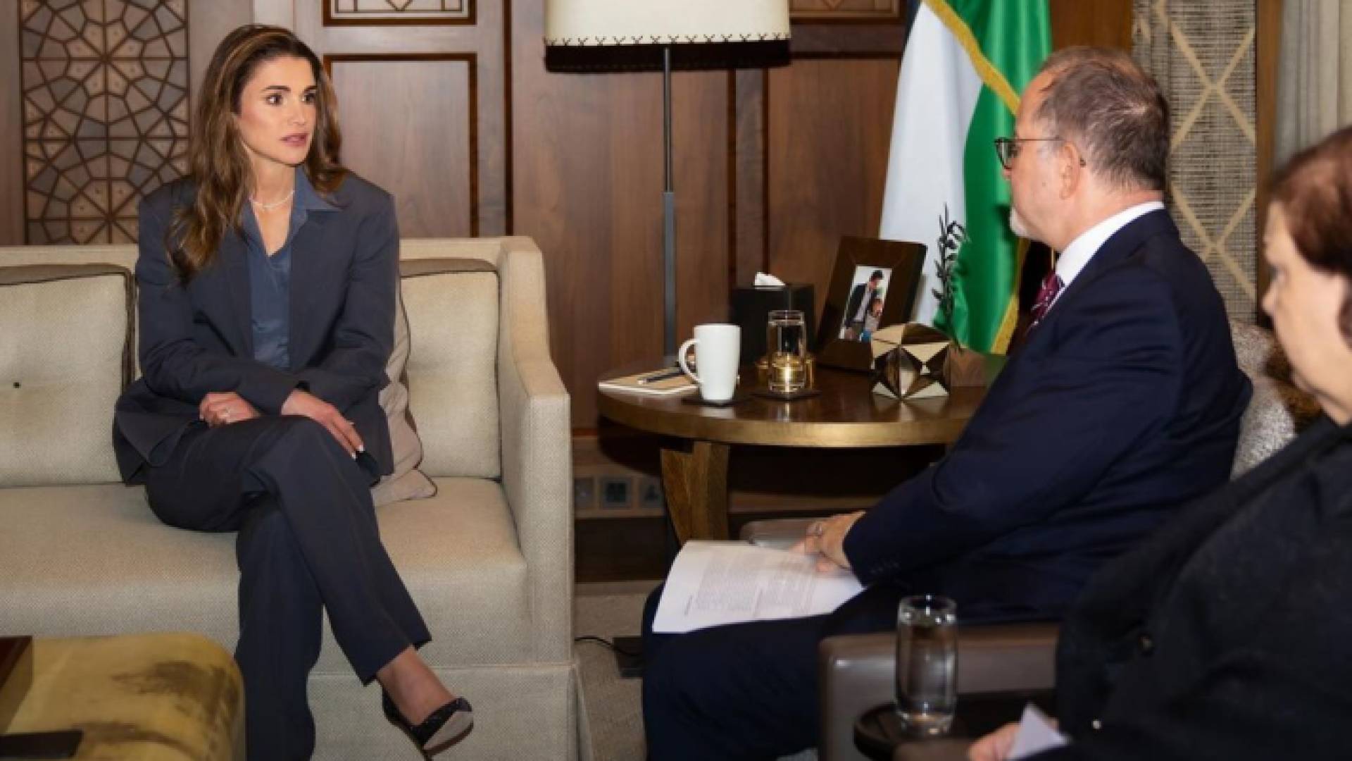 خلال لقاء جلالة الملكة رانيا مع مسؤولين في "اليونيسيف"