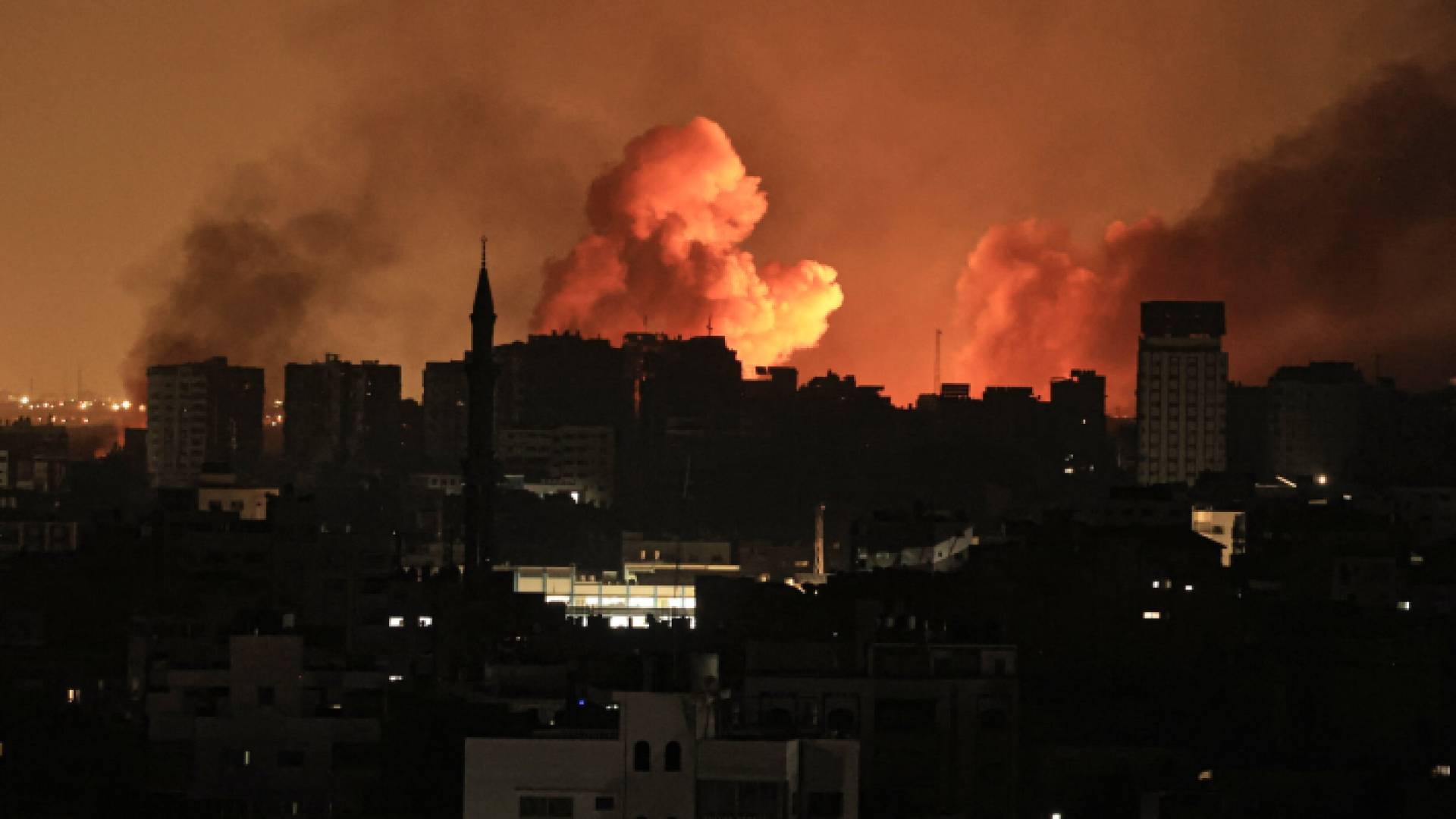 قصف عنيف على قطاع غزة