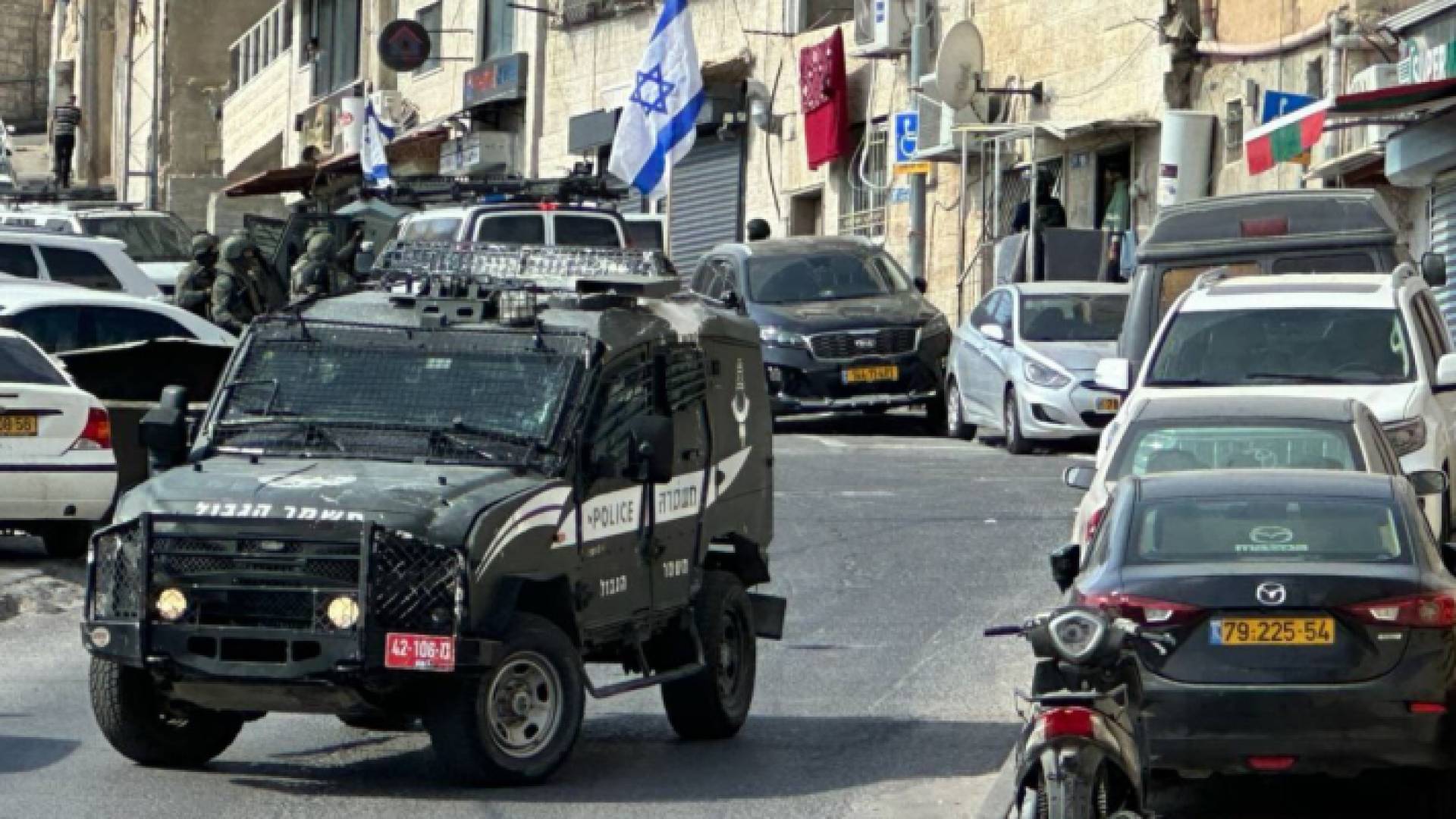 قوات الاحتلال في محيط منزل منفذ عملية القدس آدم أبو الهوى