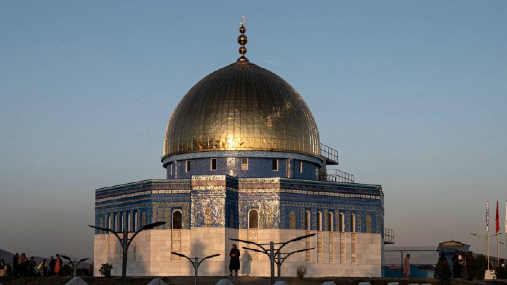 القبة المذهبة للمسجد في كابل