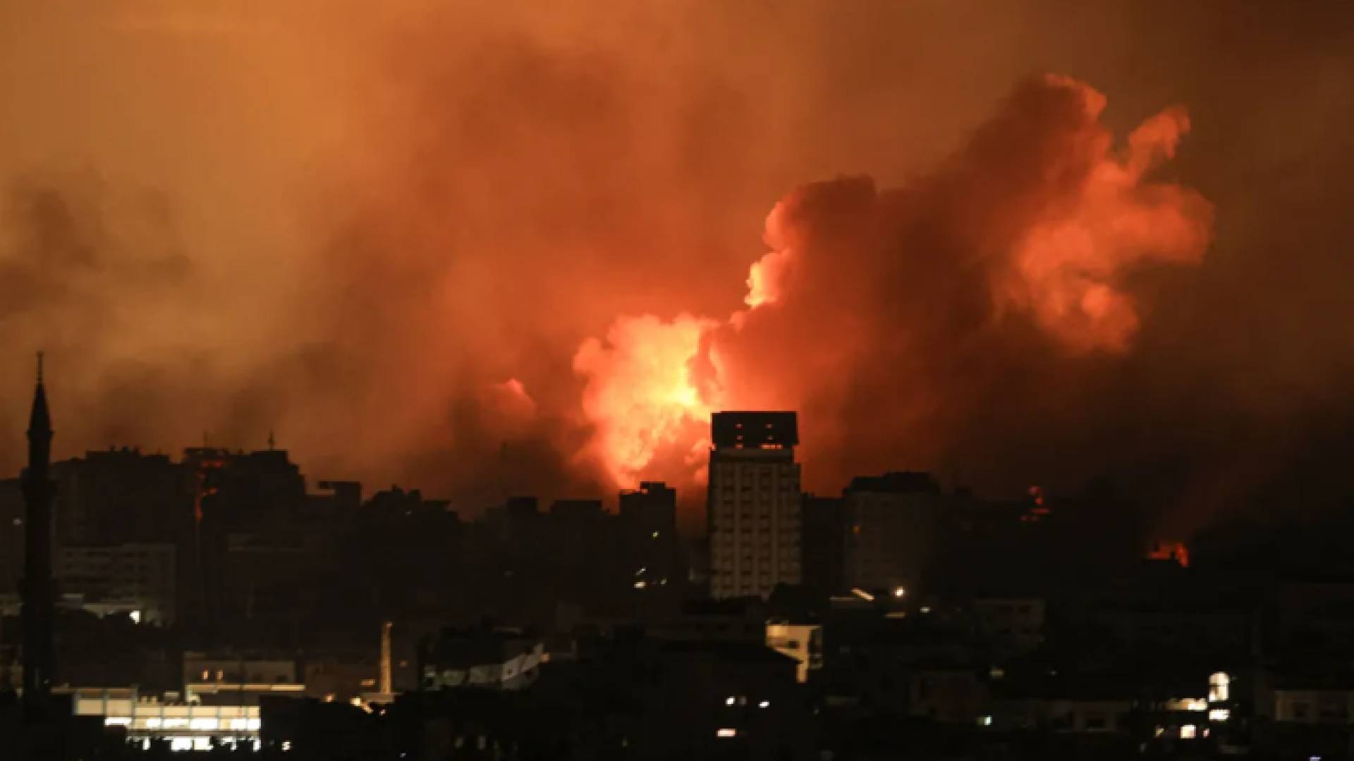 قصف غزة بغارات لطائرات الاحتلال