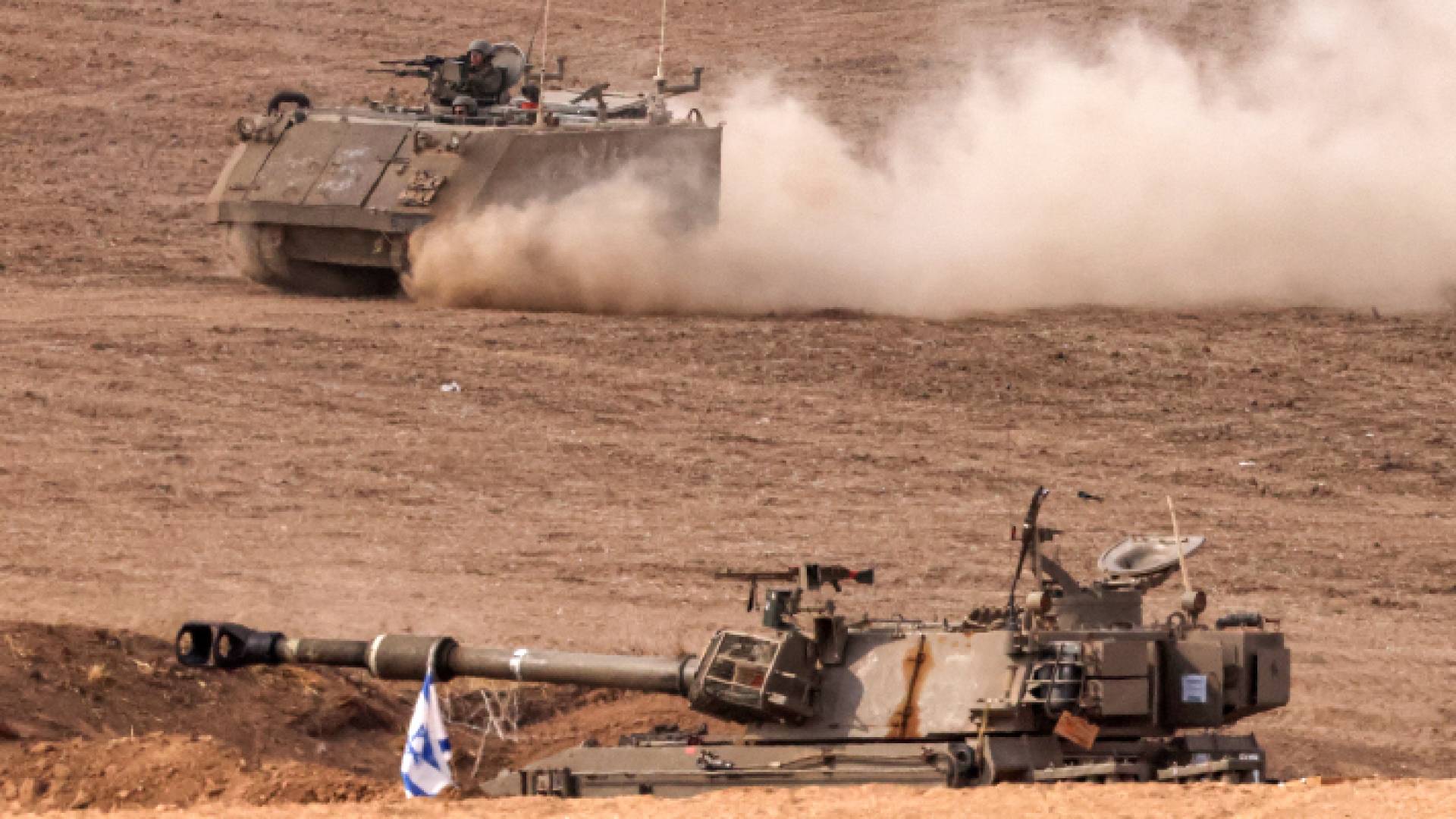 مدفعية الاحتلال في الحدود مع قطاع غزة في جنوب فلسطين المحتلة