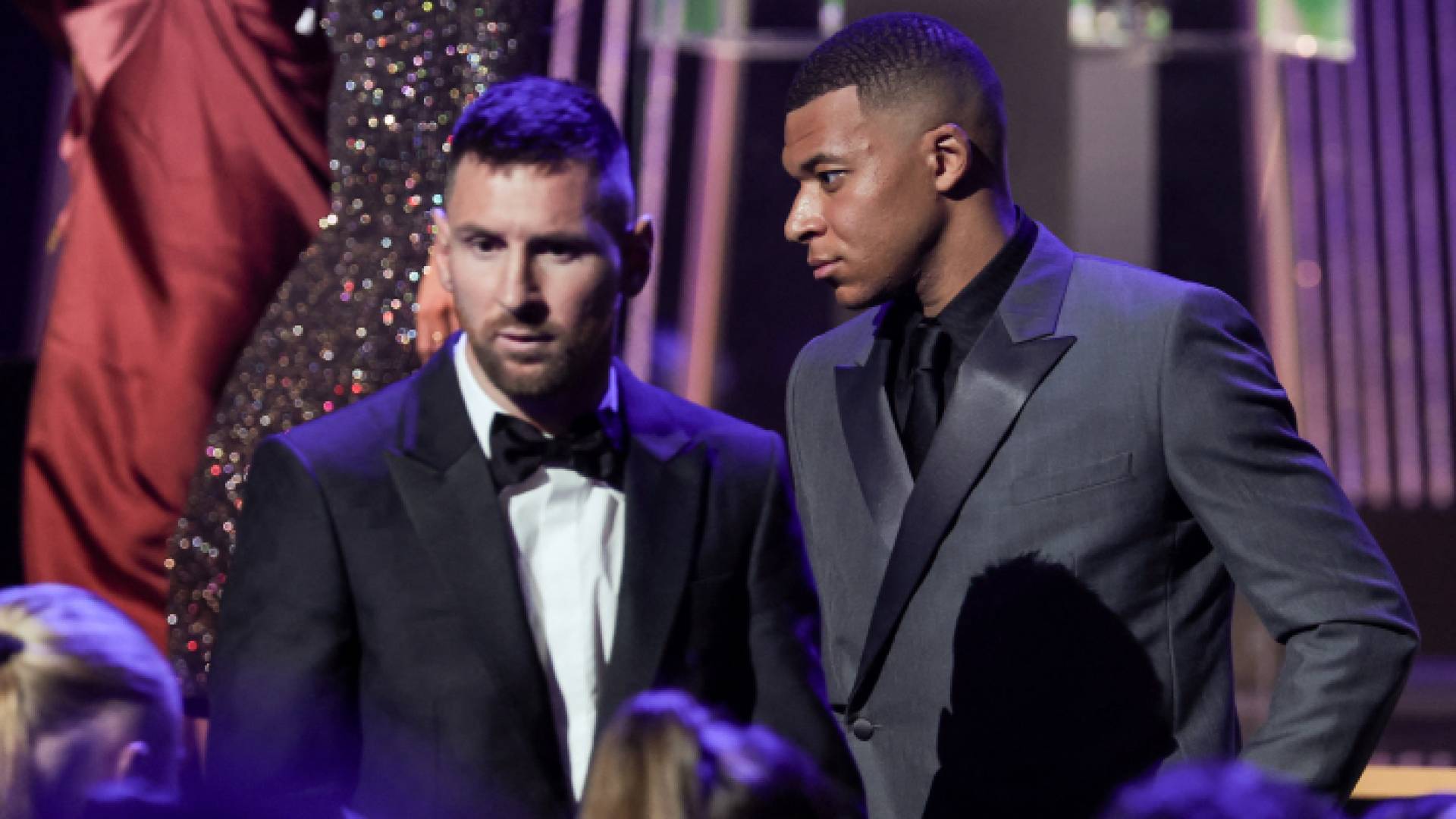 صورة تجمع مبابي بميسي في حفل توزيع جوائز الكرة الذهبية