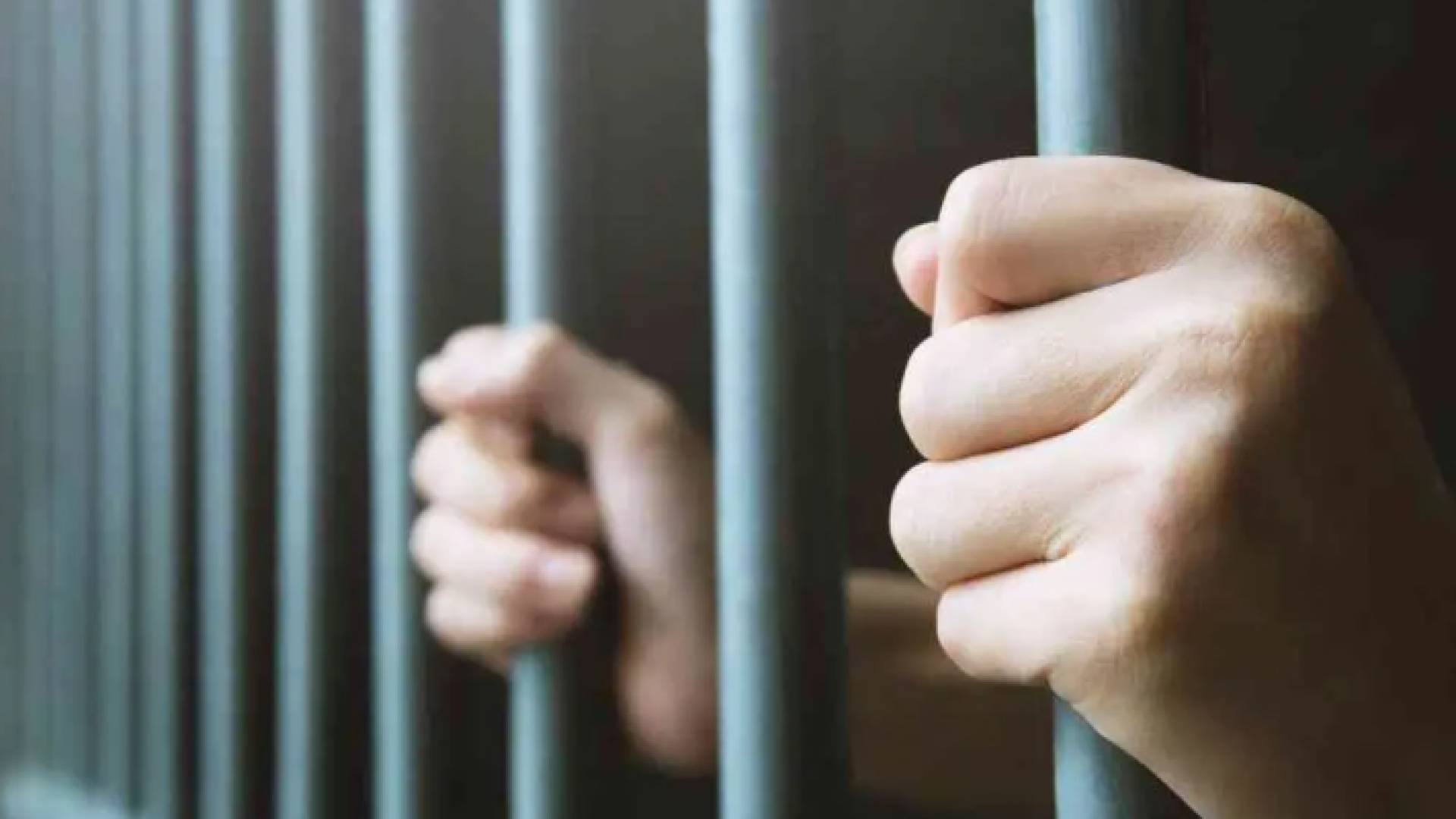 شخص في السجن - تعبيرية