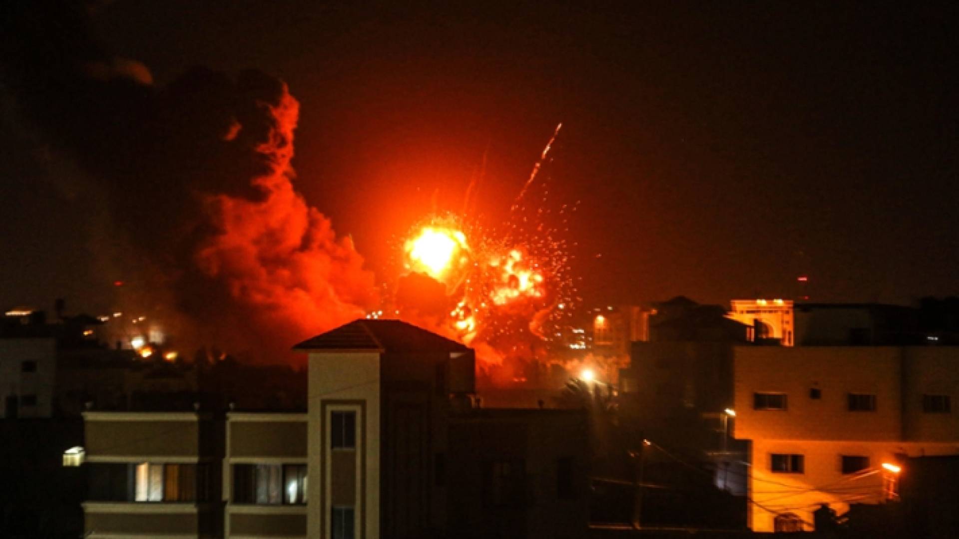 قصف غزة بغارات لطائرات الاحتلال