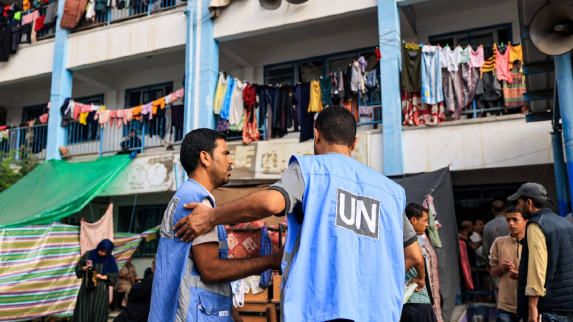 نازحون في إحدى مدارس "الأونروا"