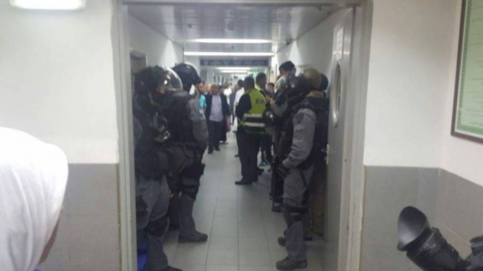 قوات الاحتلال داخل مستشفى المقاصد