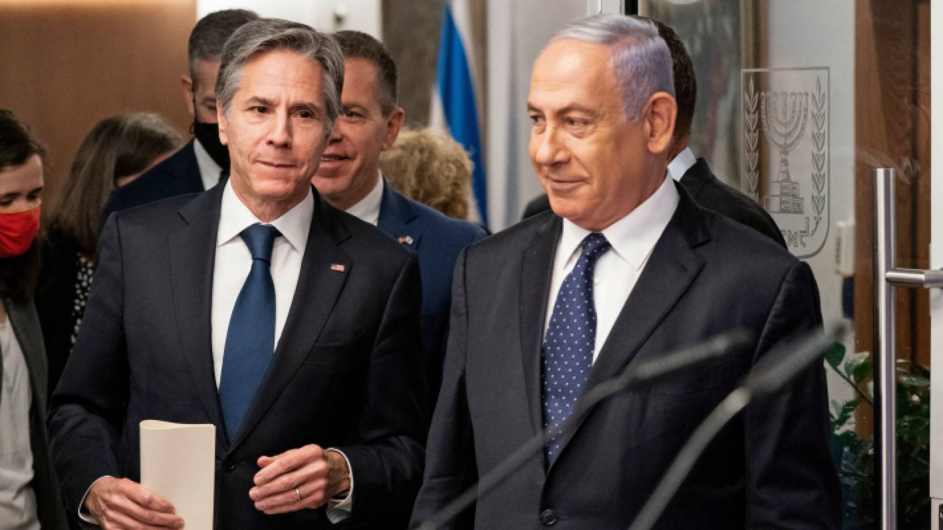 رئيس وزراء الاحتلال الإسرائيلي بنيامين نتنياهو ووزير الخارجية الأمريكي أنتوني بلينكن