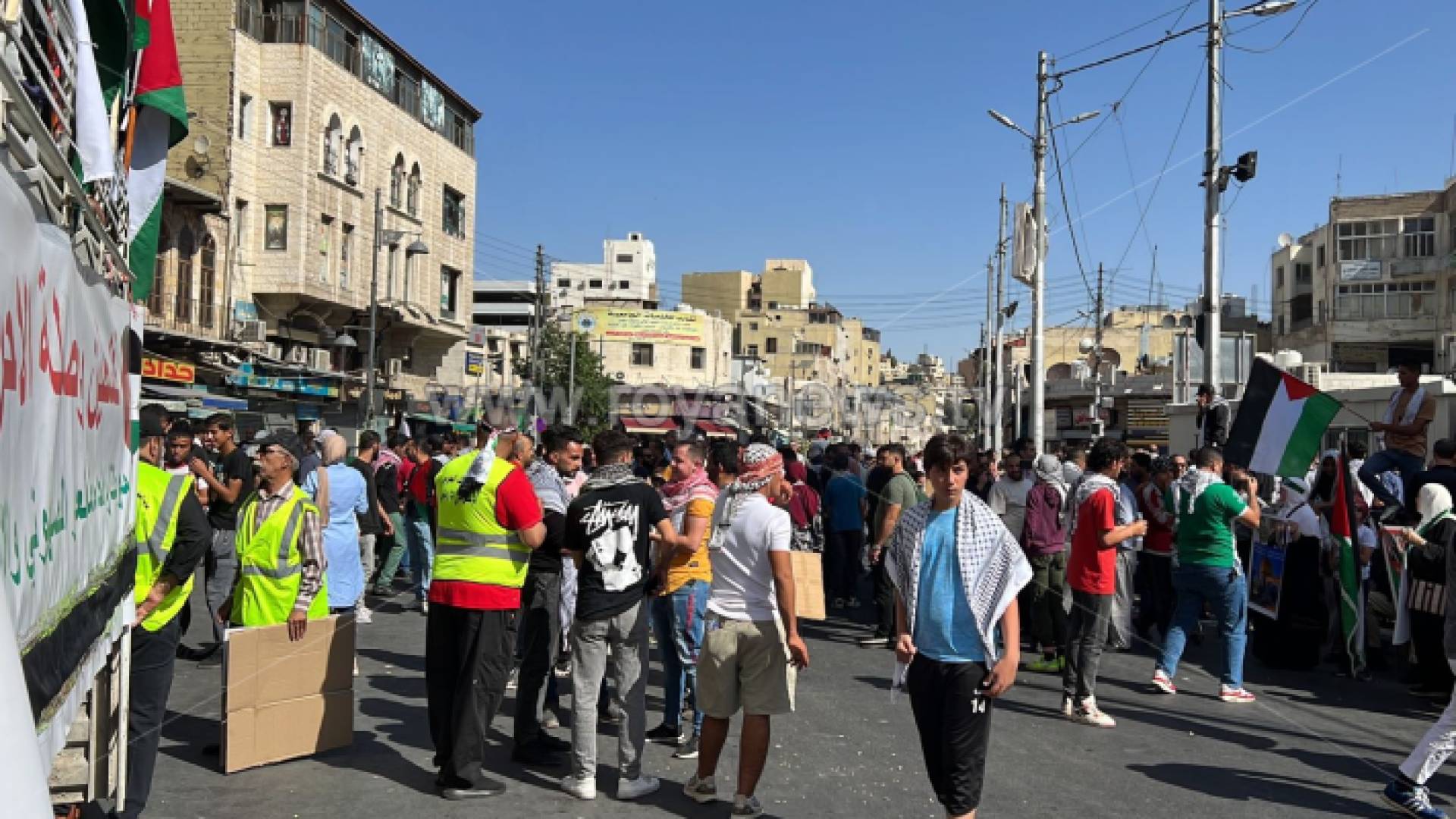 الصورة الوقفة التضامنية مع الفلسطينيين ودعما لغزة