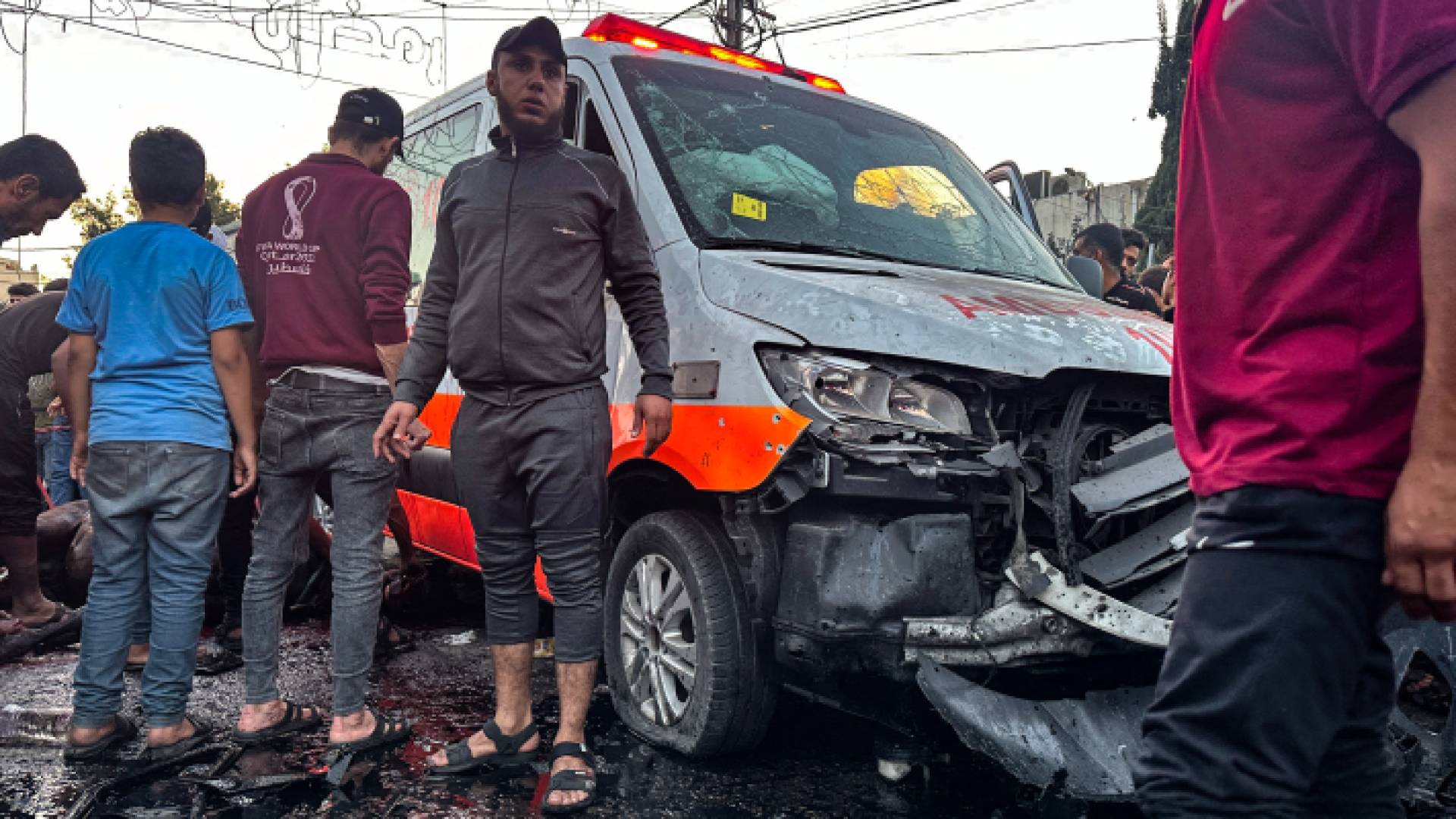 آثار استهداف الاحتلال سيارة إسعاف في غزة