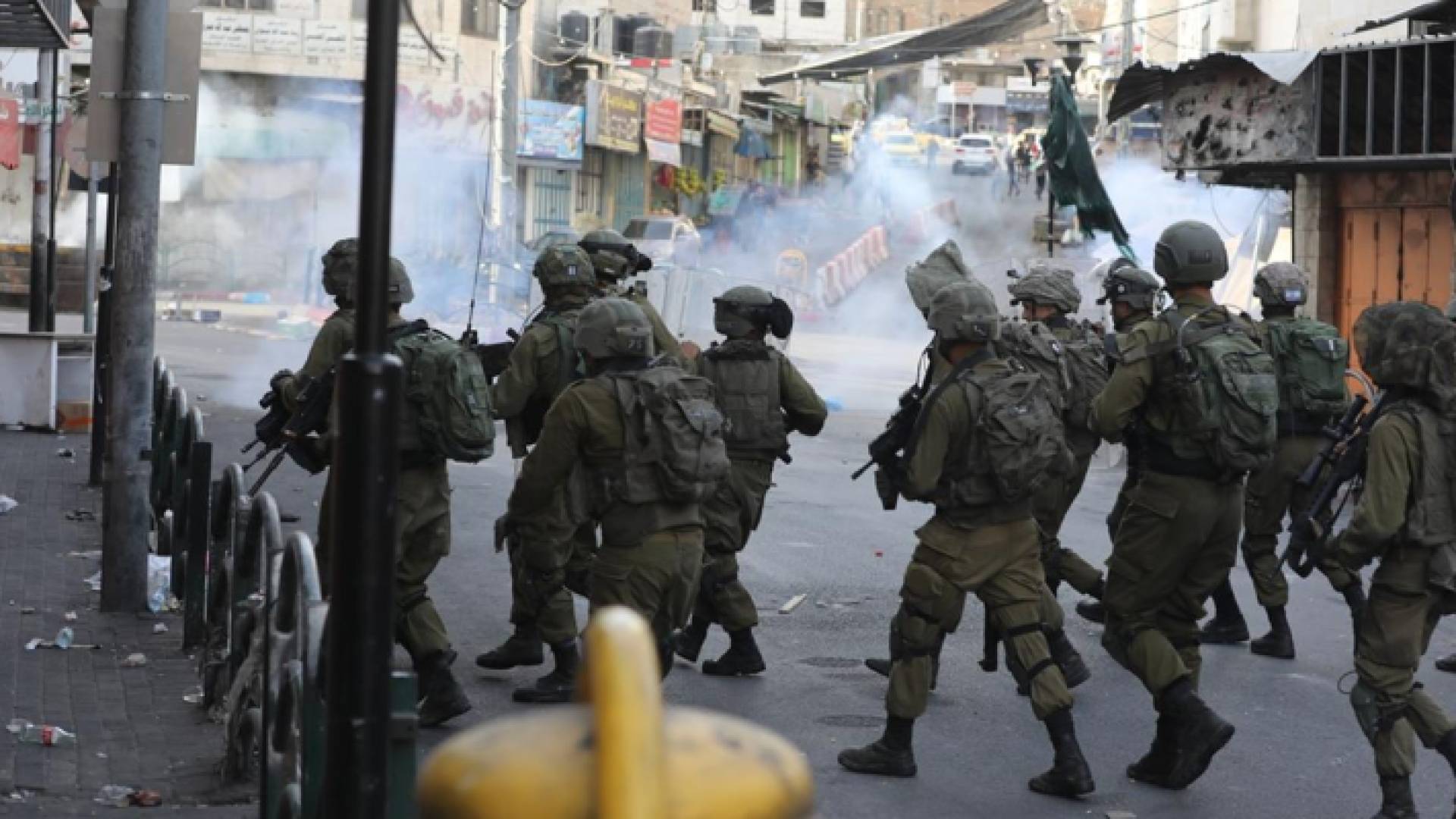 قوات الاحتلال تقتحم بلدة بيت أمر في الخليل