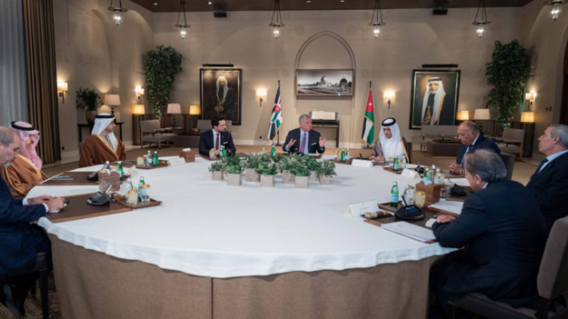 الملك عبدالله الثاني يجتمع بعدد من وزراء الخارجية العرب في قصر الحسينية