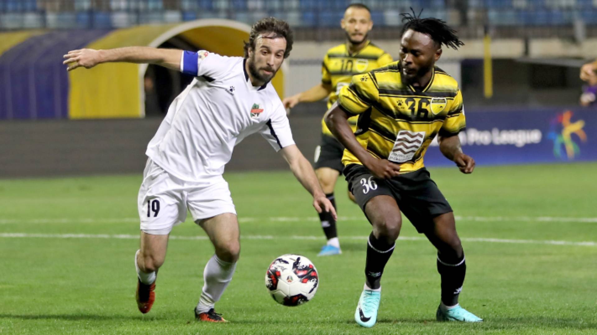 من مباراة الحسين والأهلي