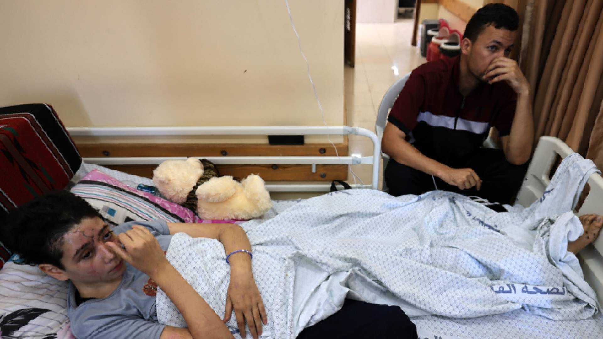 طفل جريح جراء قصف الاحتلال لقطاع غزة