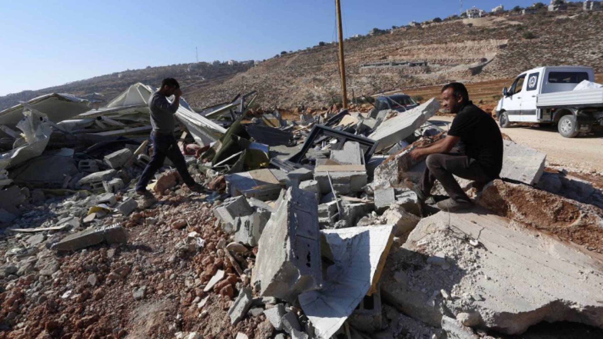 قوات الاحتلال تهدم بئر مياه في غزة