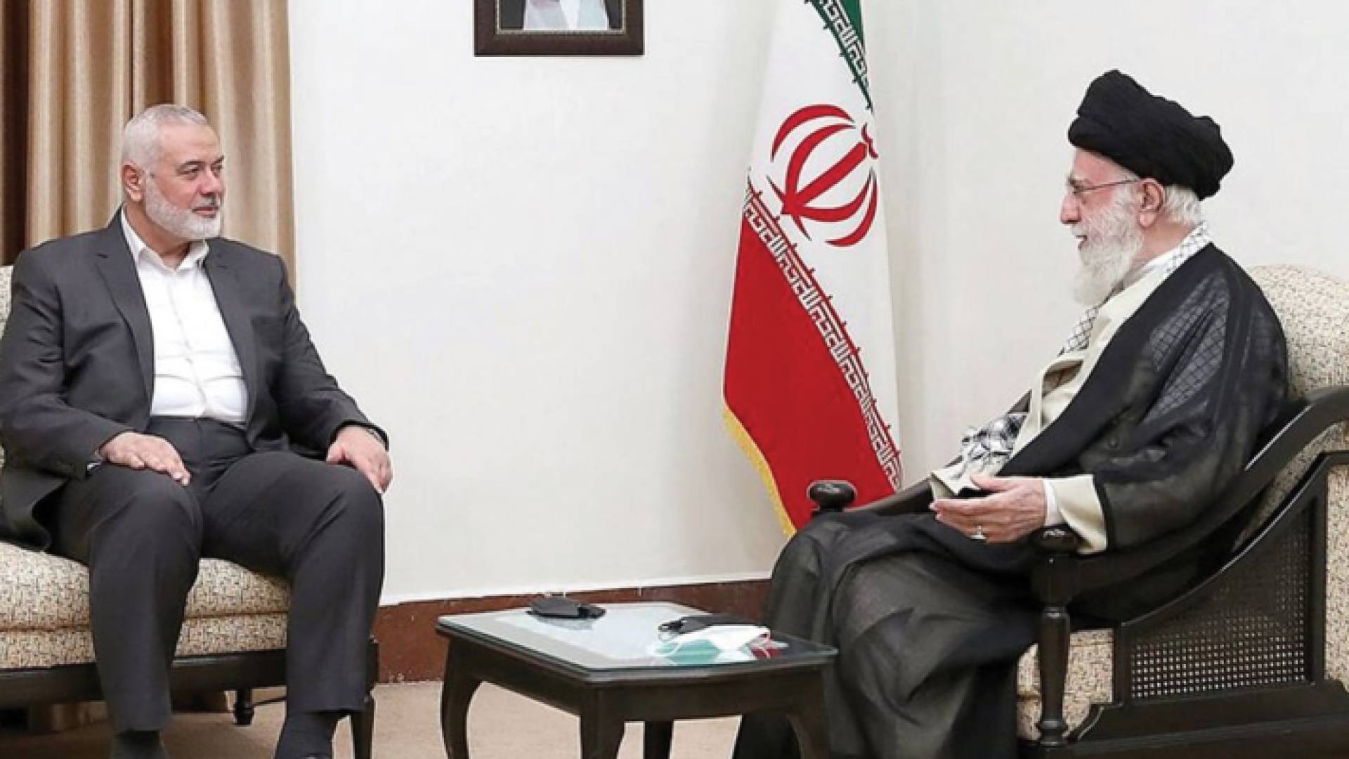 خامنئي وإسماعيل هنية