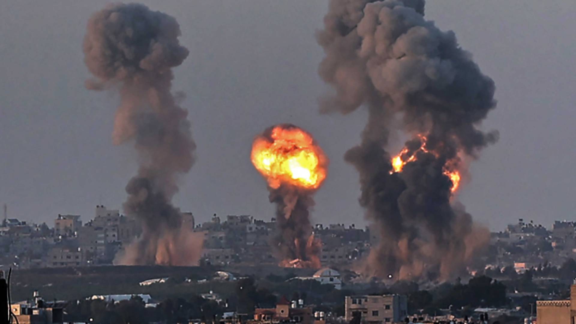 قصف عنيف على قطاع غزة