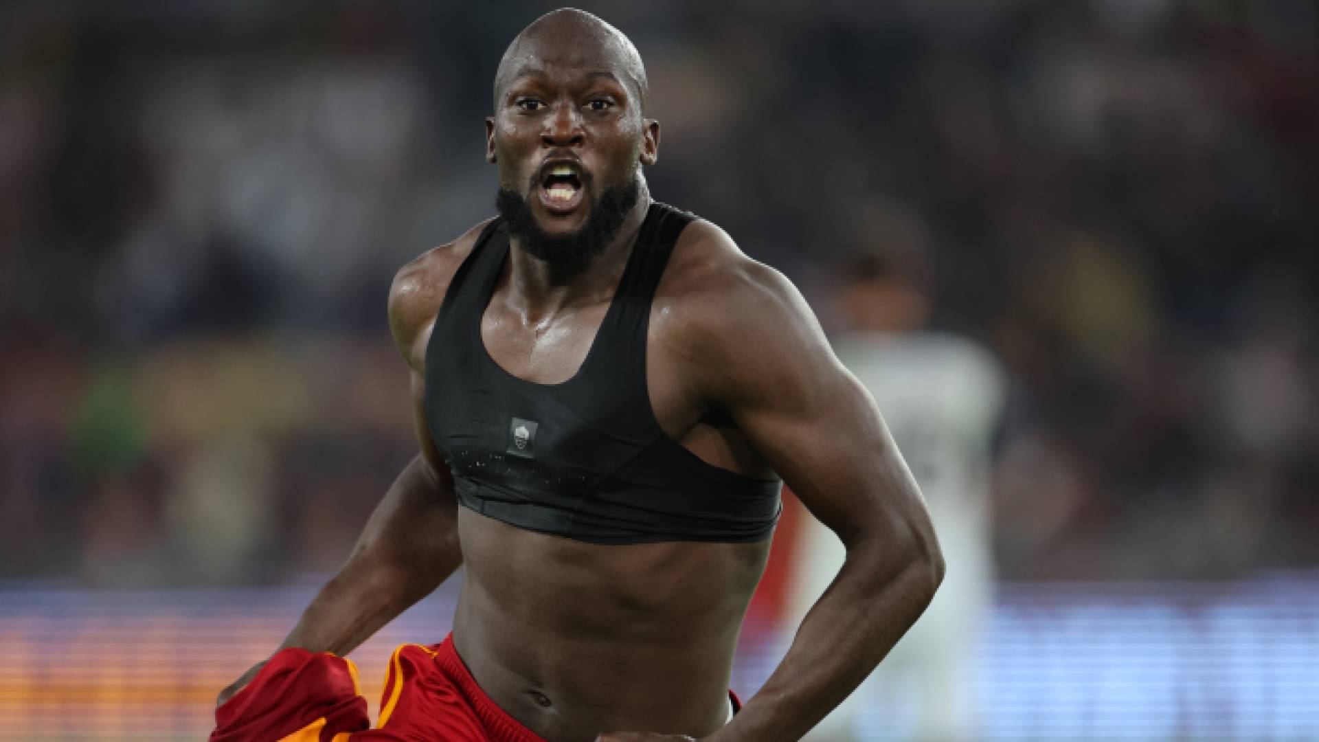 لوكاكو يحتفل بهدف الفوز