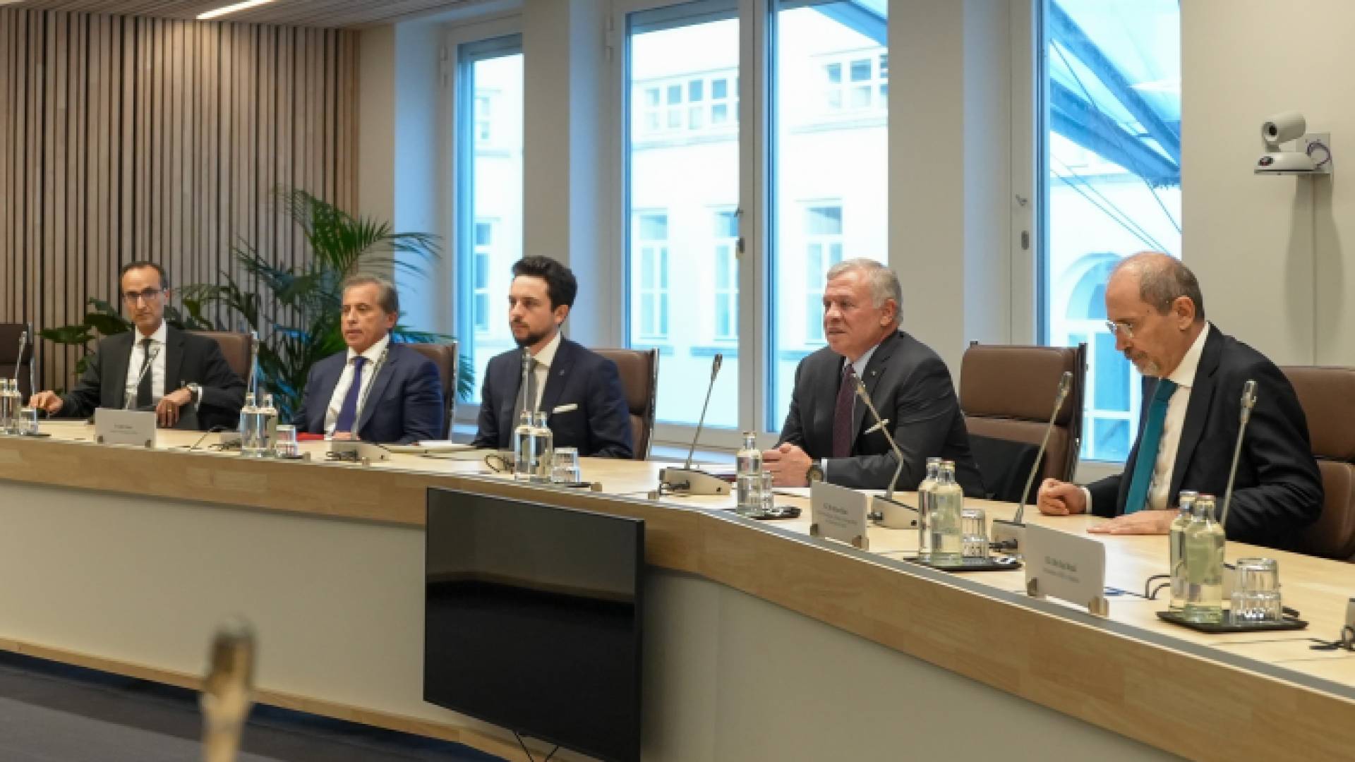 جلالة الملك عبد الله الثاني وولي العهد سمو الأمير الحسين بن عبدالله