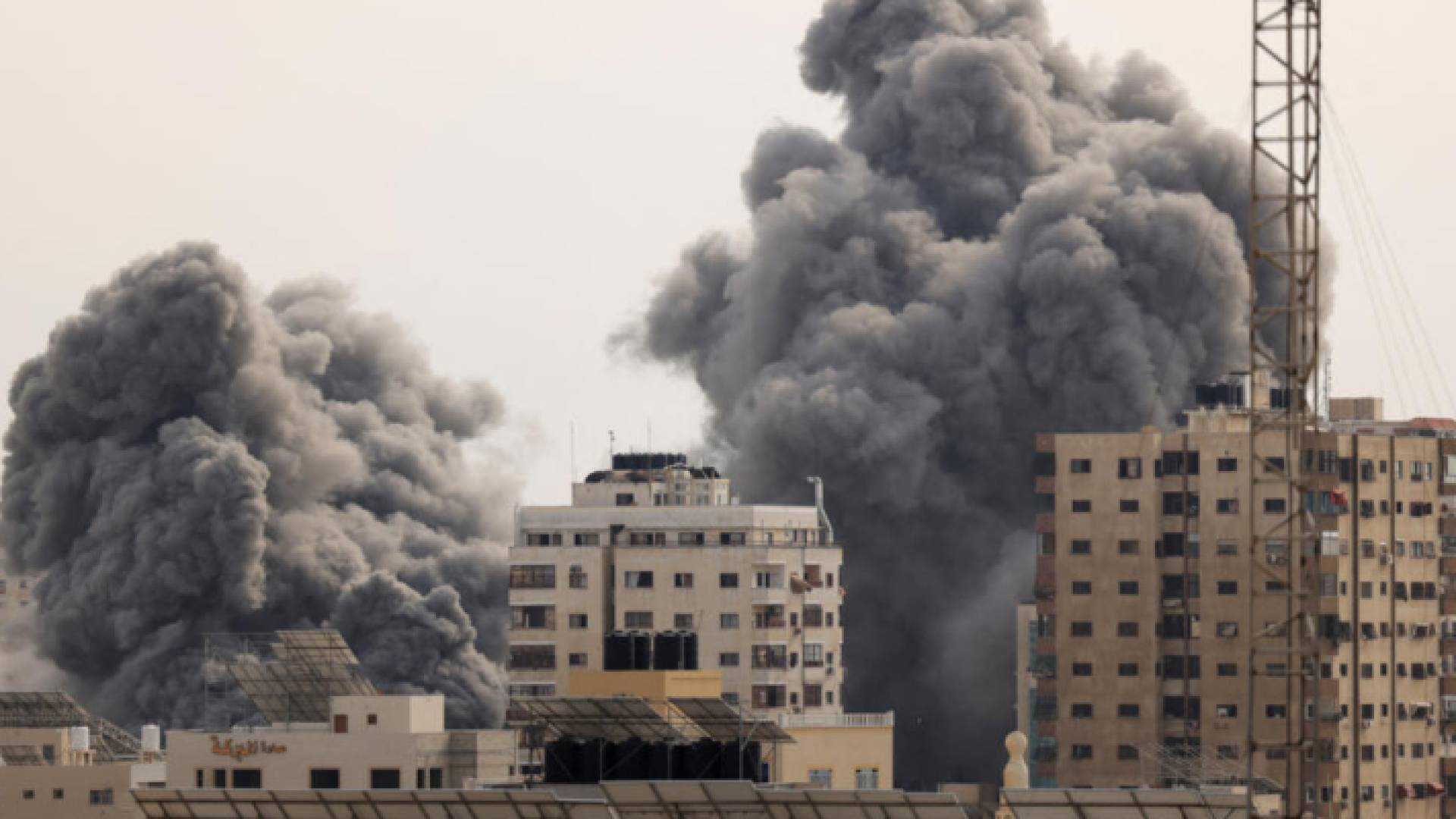 قصف عنيف على قطاع غزة