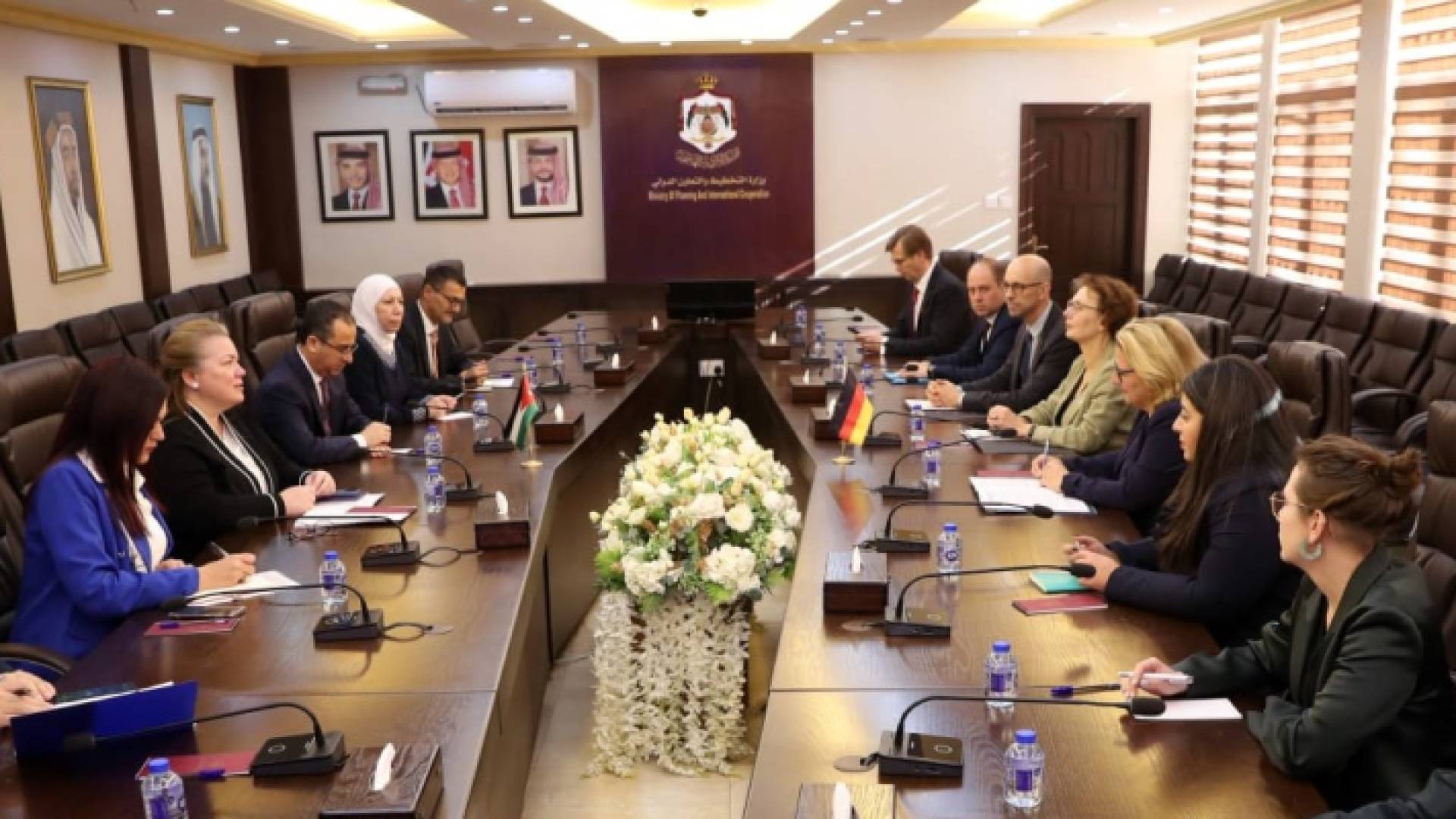 جانب من توقيع الاتفاقية