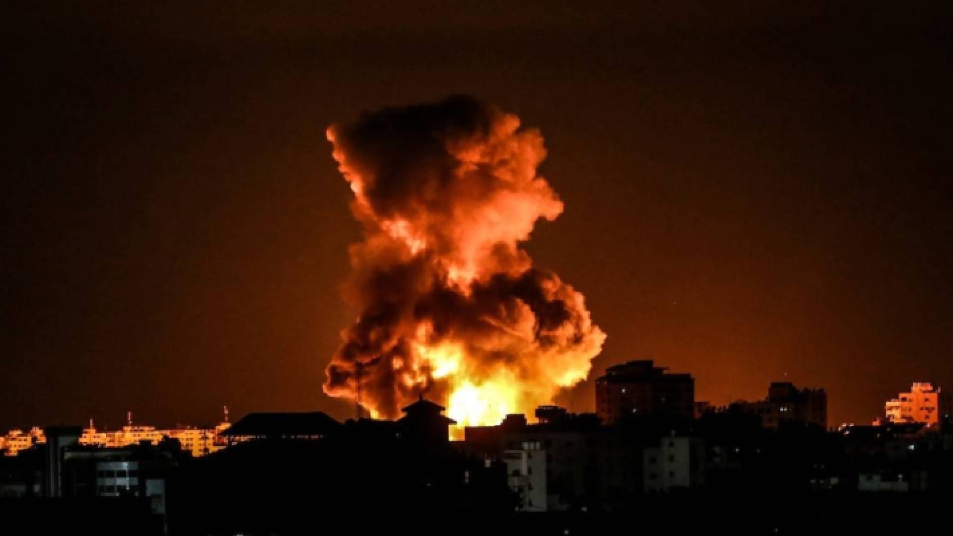 قصف غزة بغارات لطائرات الاحتلال