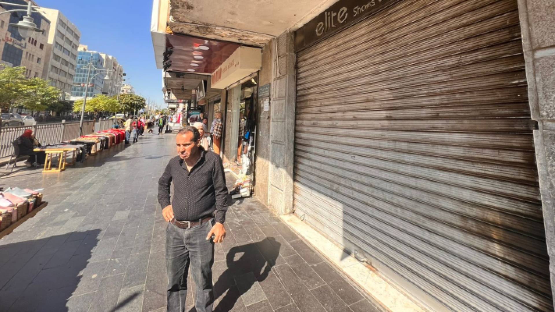 الصورة من إغلاق محال تجارية أبوابها