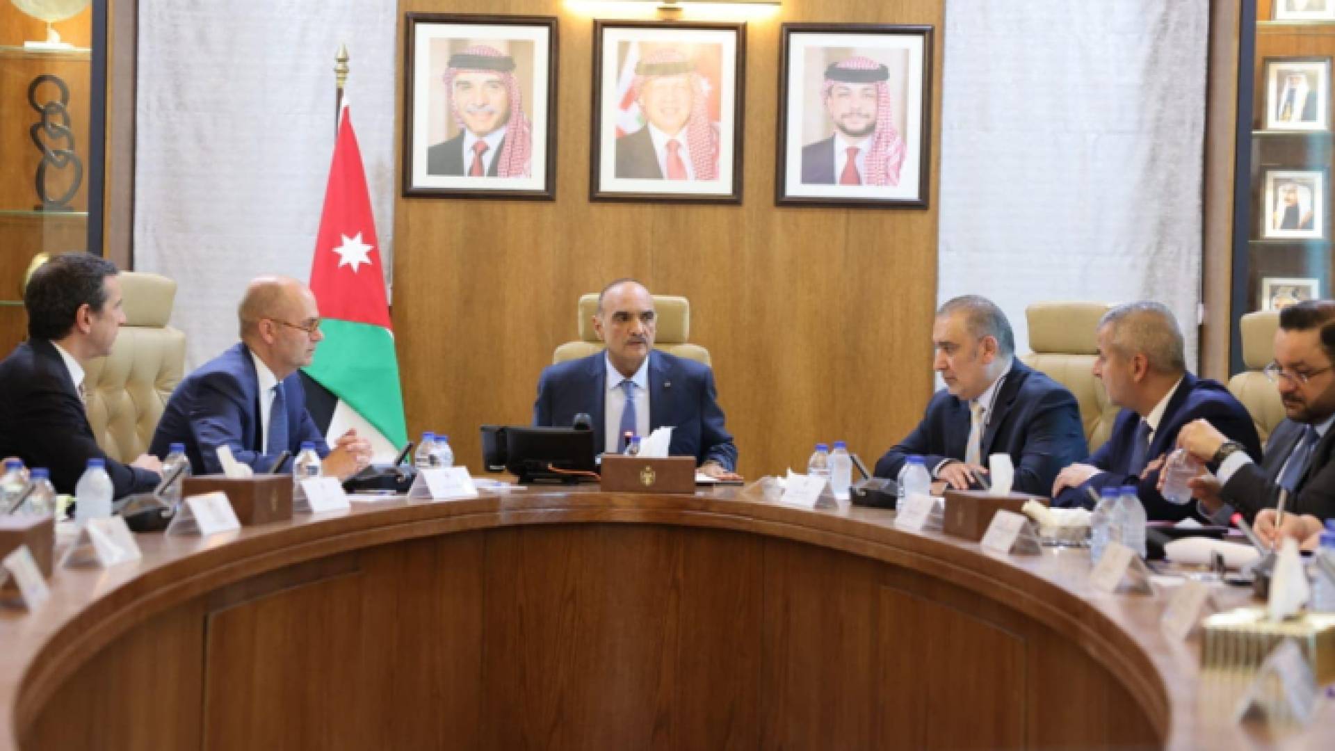 جانب من لقاء الفريق الاقتصادي الحكومي مع بعثة صندوق النقد