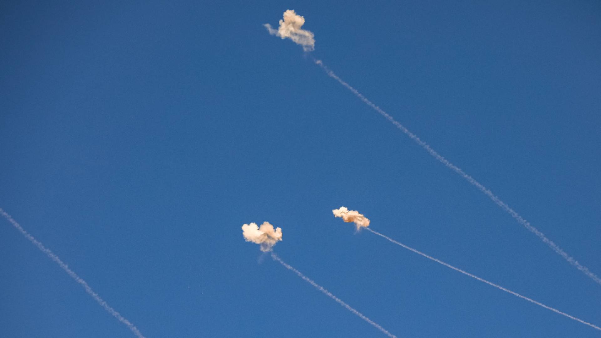 رشقات صاروخية أطلقتها المقاومة الفلسطينية من قطاع غزة