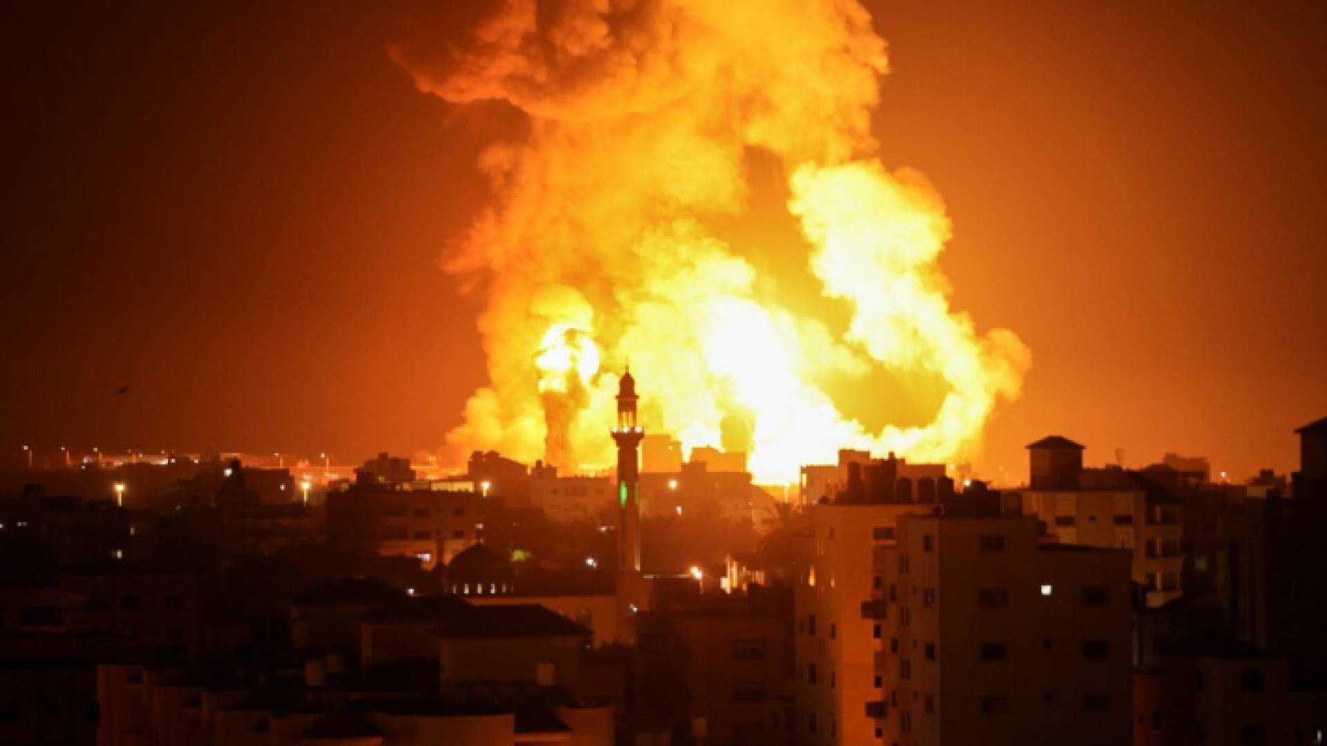 قصف عنيف على قطاع غزة
