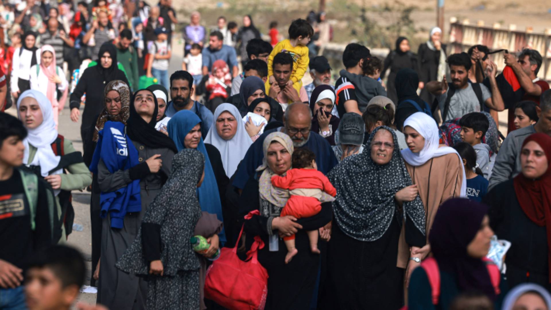 فلسطينيون نزحوا من شمال إلى جنوب قطاع غزة