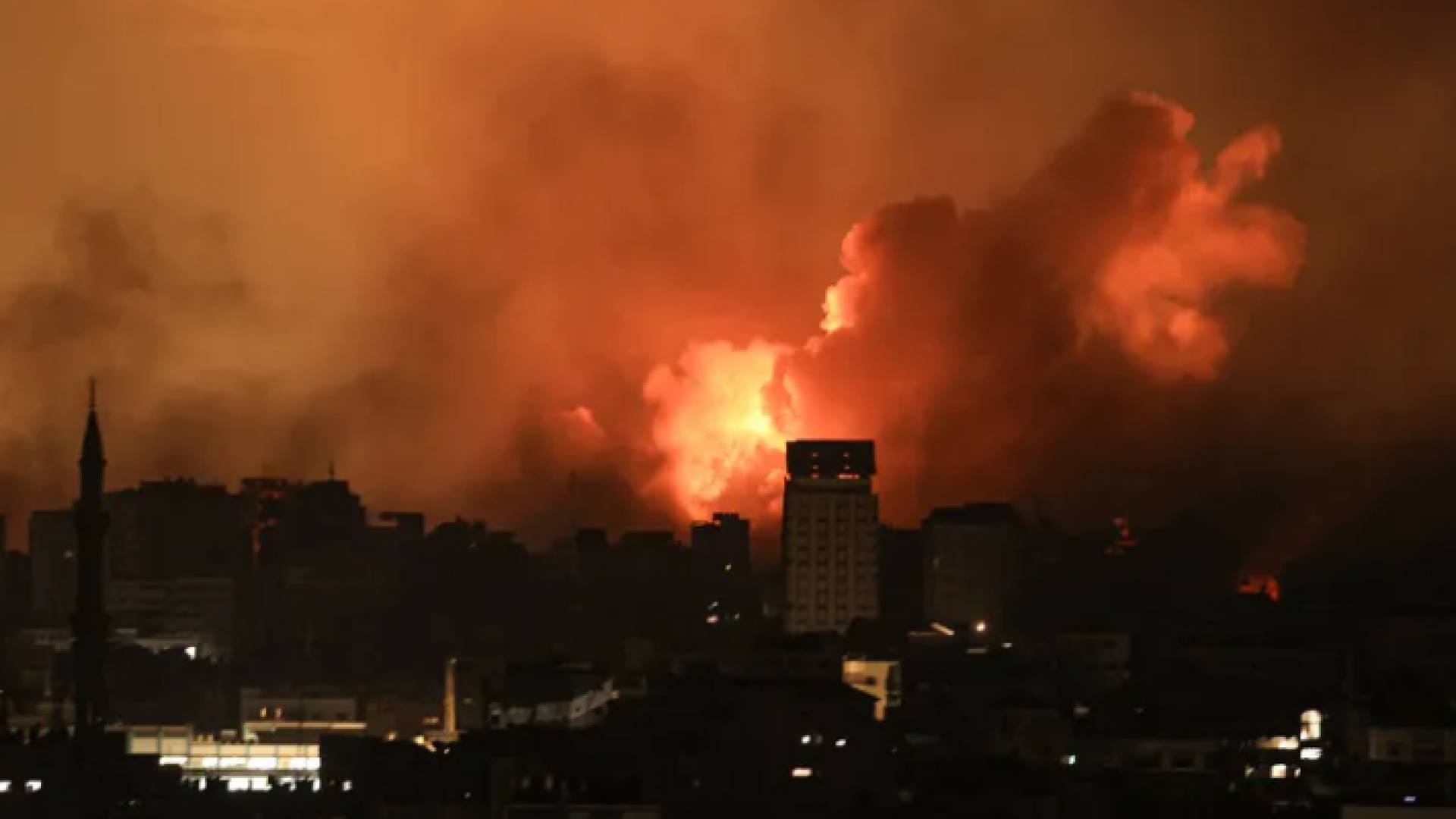 قصف عنيف على قطاع غزة