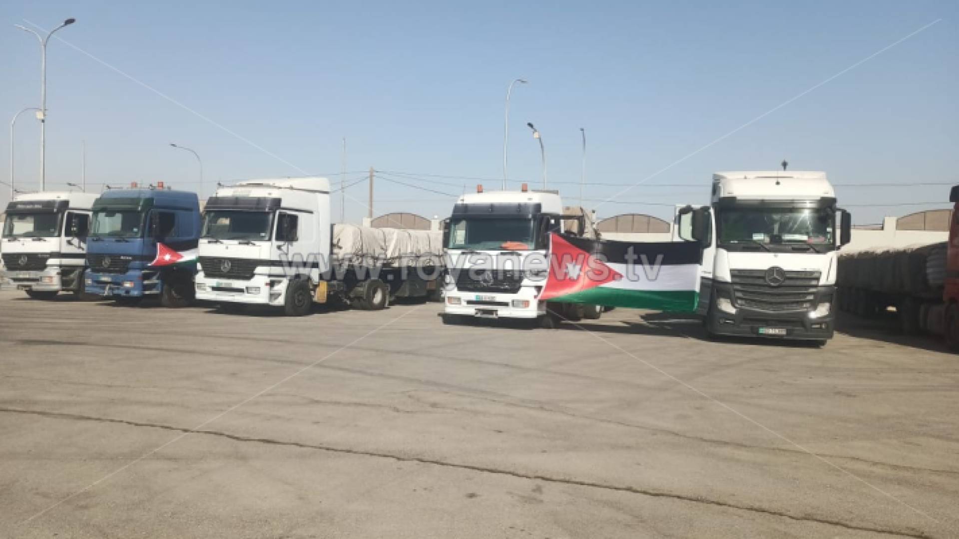 شاحنات المساعدات الأردنية