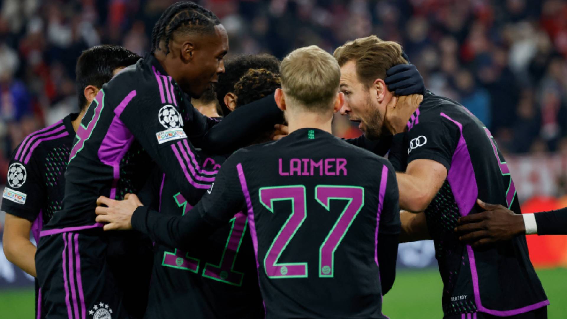 نجوم بايرن ميونخ يحتفلون بأحد الأهداف