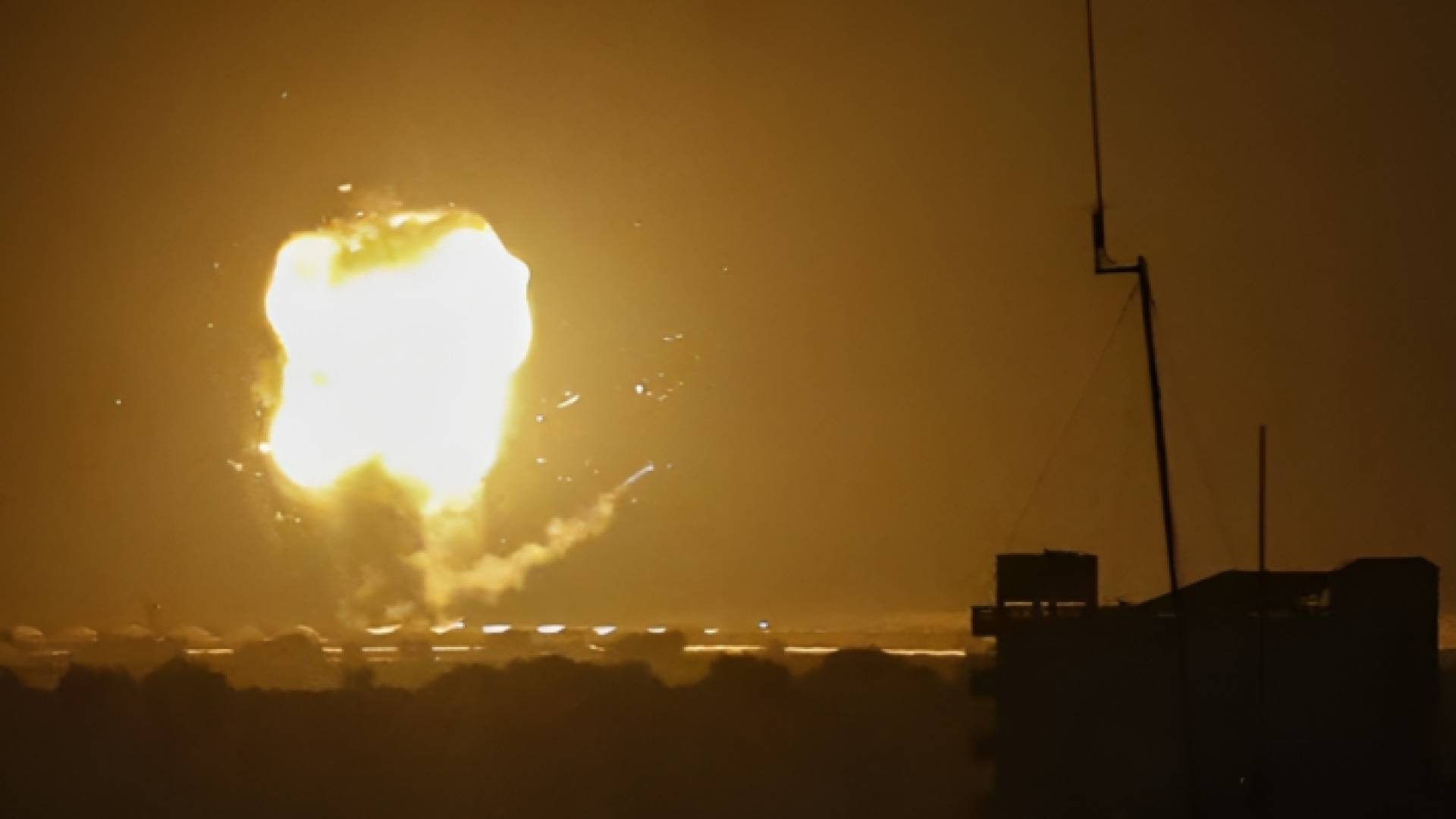 الاحتلال الإسرائيلي يقصف قطاع غزة