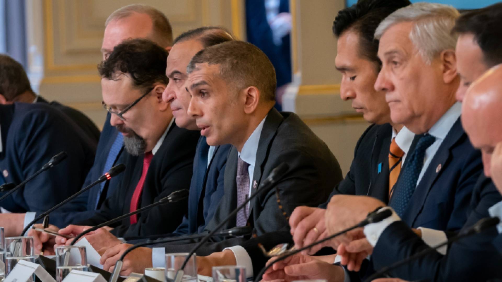 سمو الامير راشد بن الحسن خلال مشاركته في المؤتمر الإنساني حول غزة بفرنسا