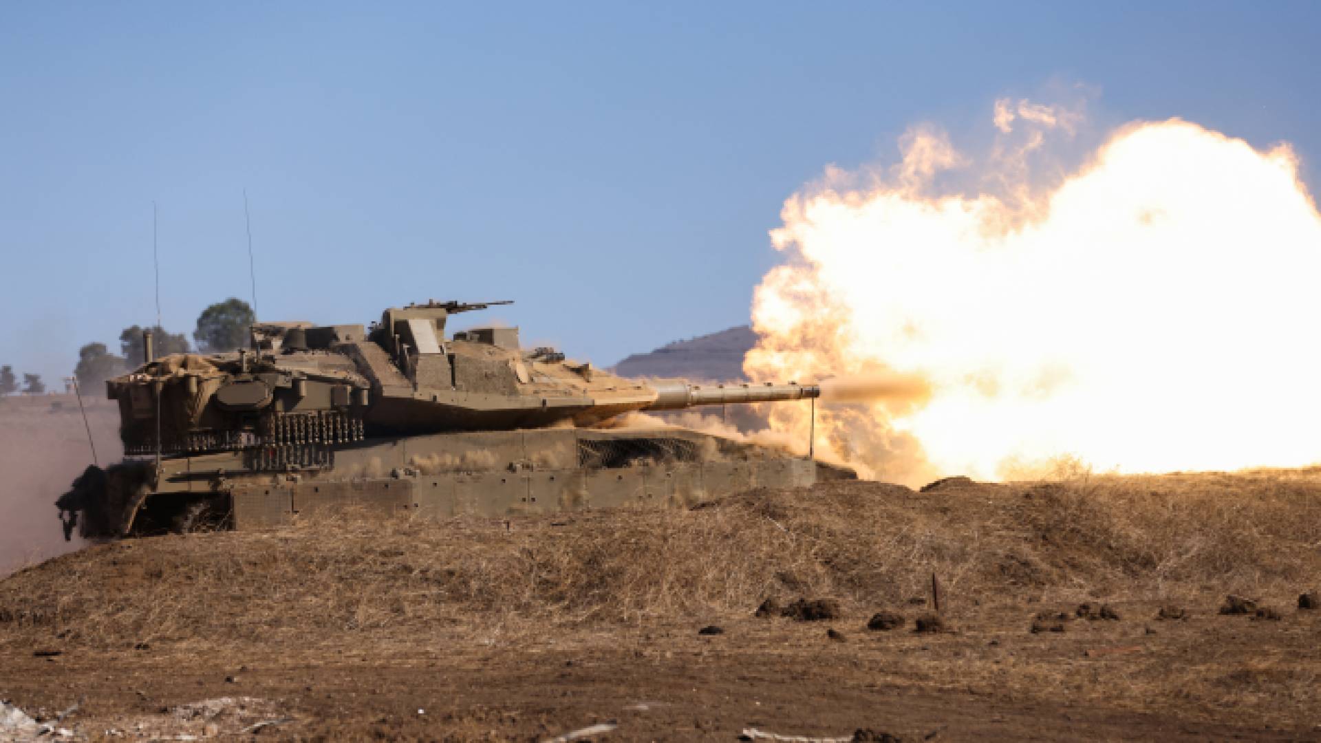 دبابات تابعة للاحتلال الإسرائيلي متوغلة في غزة