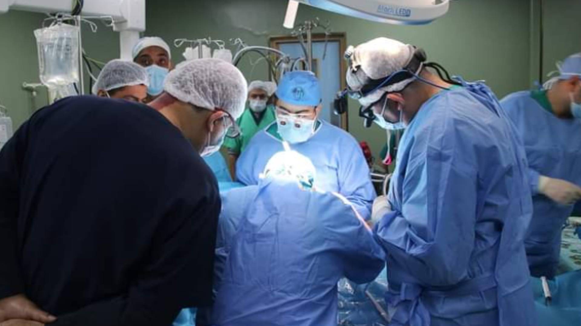 عمليات جراحية في مستشفيات غزة