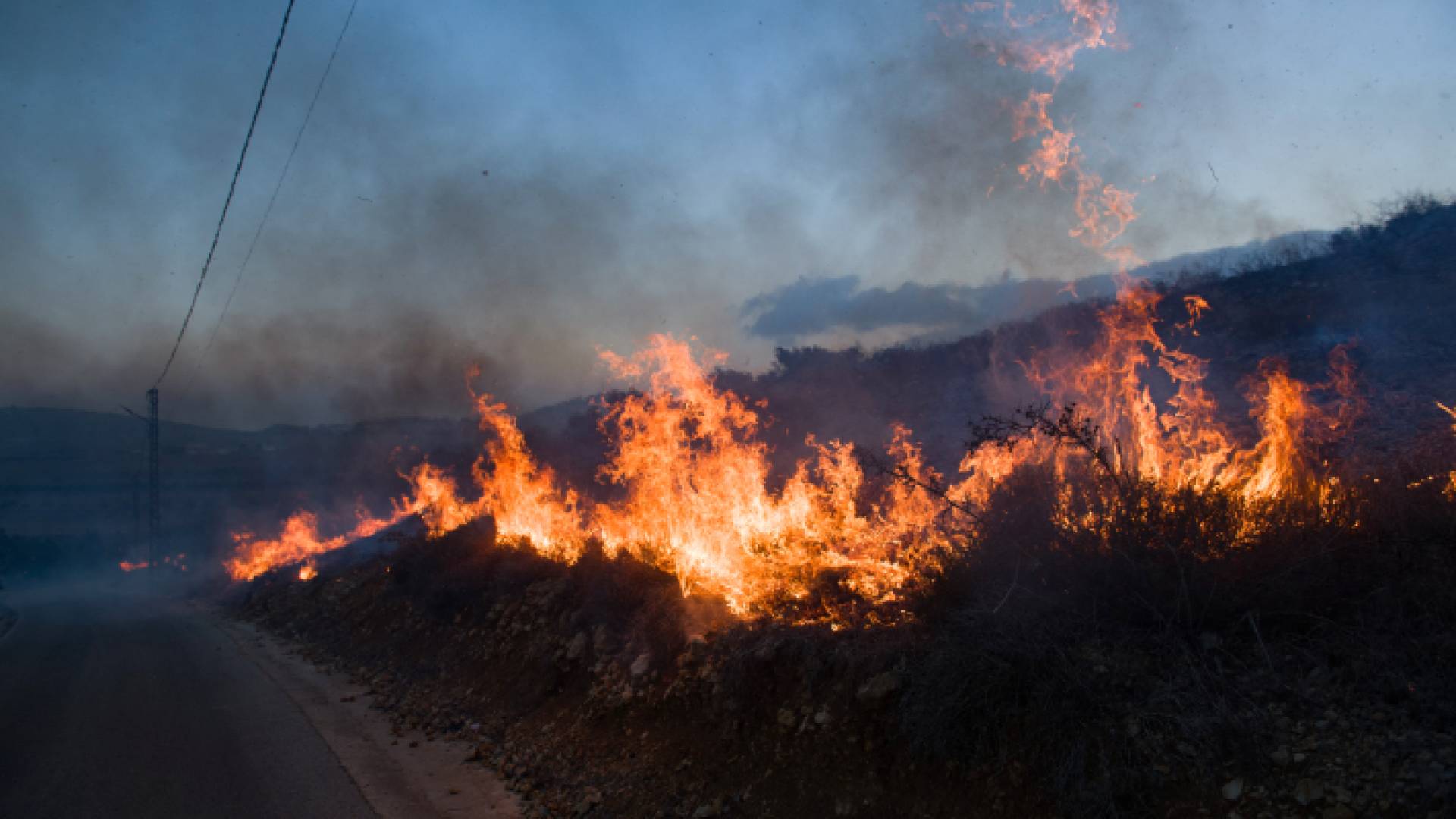 قوات الاحتلال تستهدف الحدود اللبنانية الجنوبية