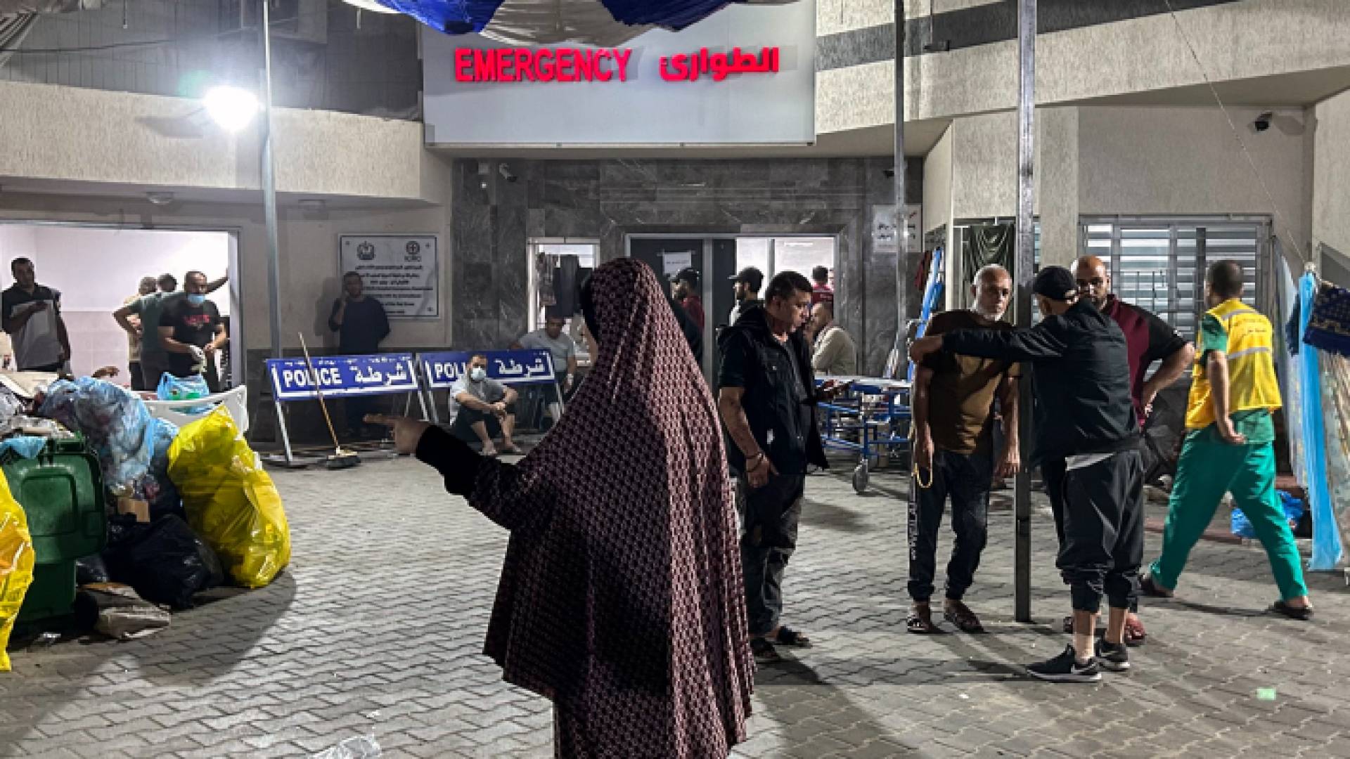 بوابة إحدة مستشفيات غزة