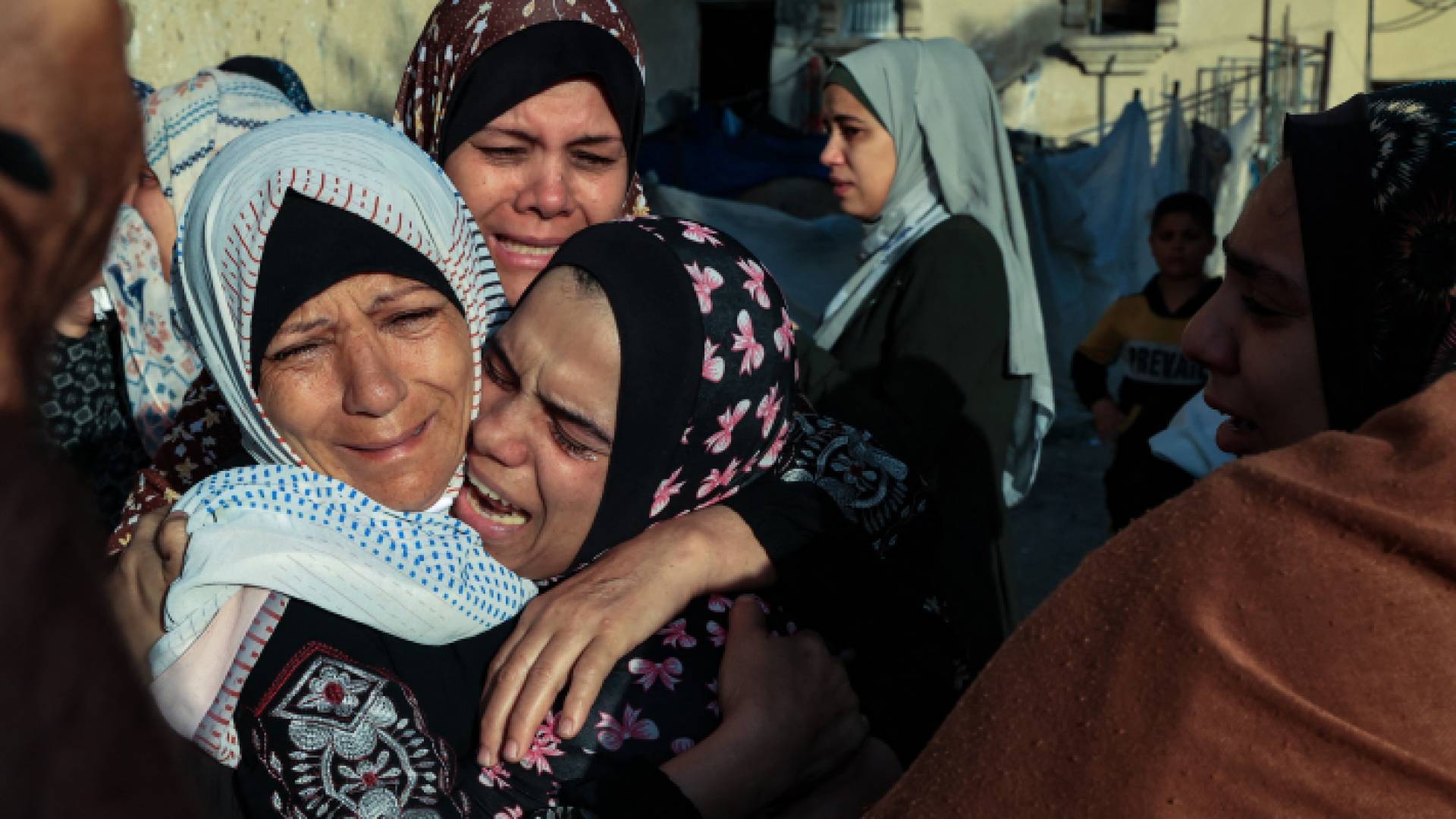 نساء فلسطين يودعن أحبهن