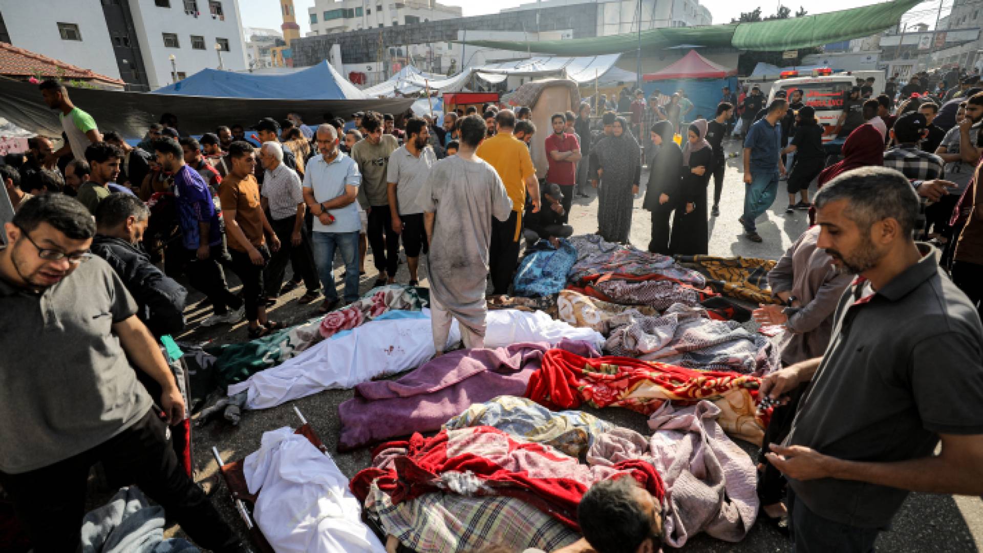 شهداء في ساحة مستشفى الشفاء