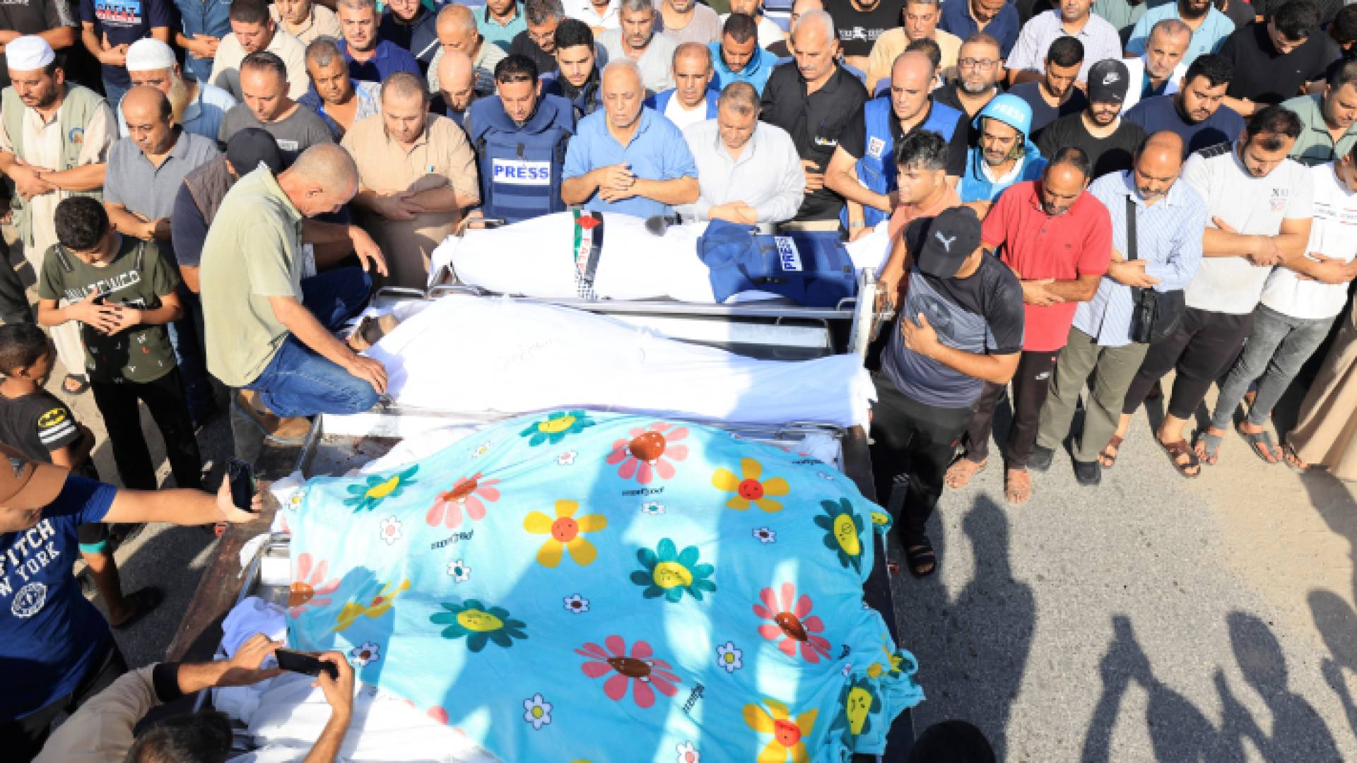 فلسطينيون يشيعون جثامين شهداء ارتقوا في قطاع غزة