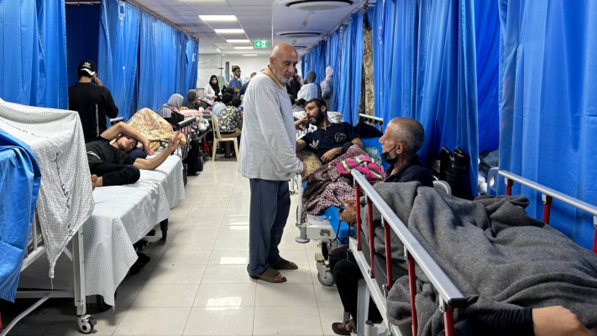 مرضى داخل مستشفى بغزة