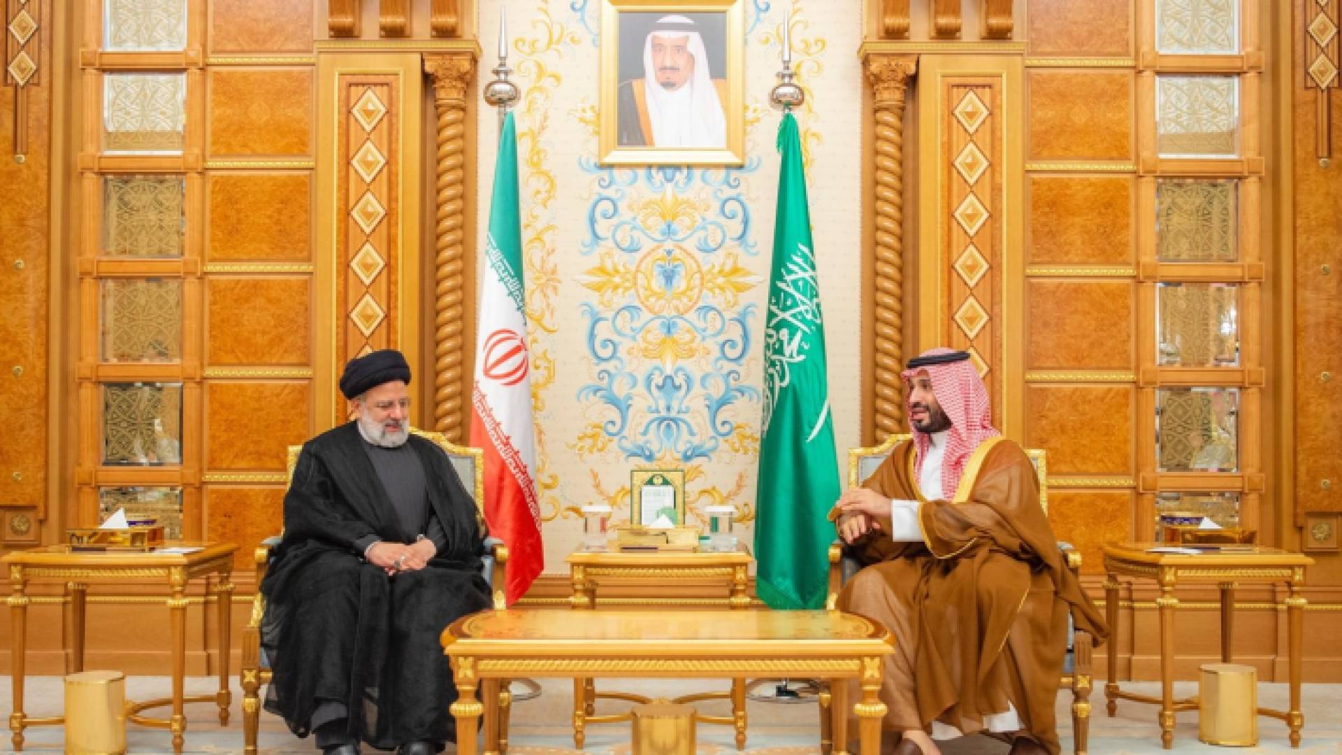 ولي العهد السعودي الأمير محمد بن سلمان والرئيس الإيراني إبراهيم رئيسي