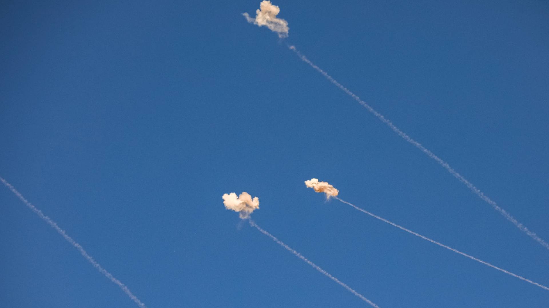 رشقات صاروخية أطلقتها المقاومة الفلسطينية من قطاع غزة