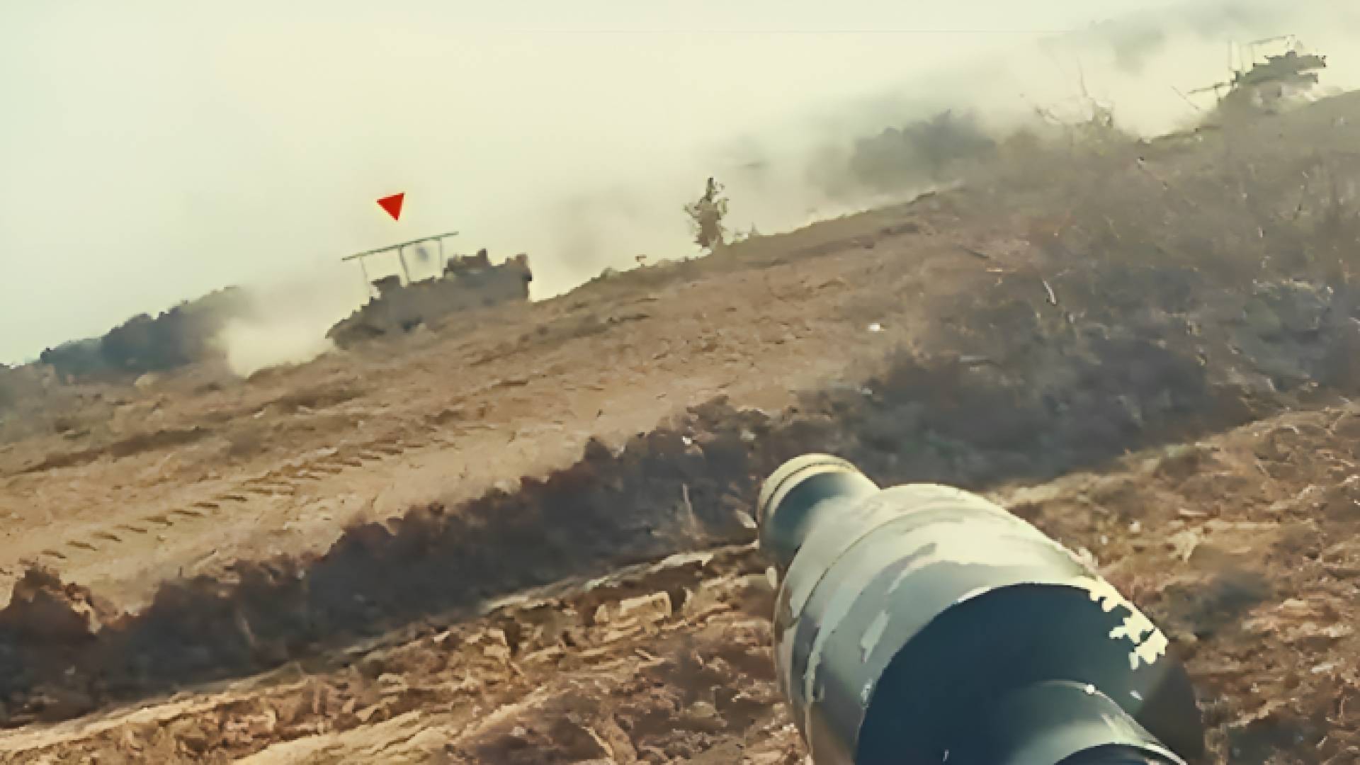 الصورة لحظة استهداف آلية للاحتلال في غزة
