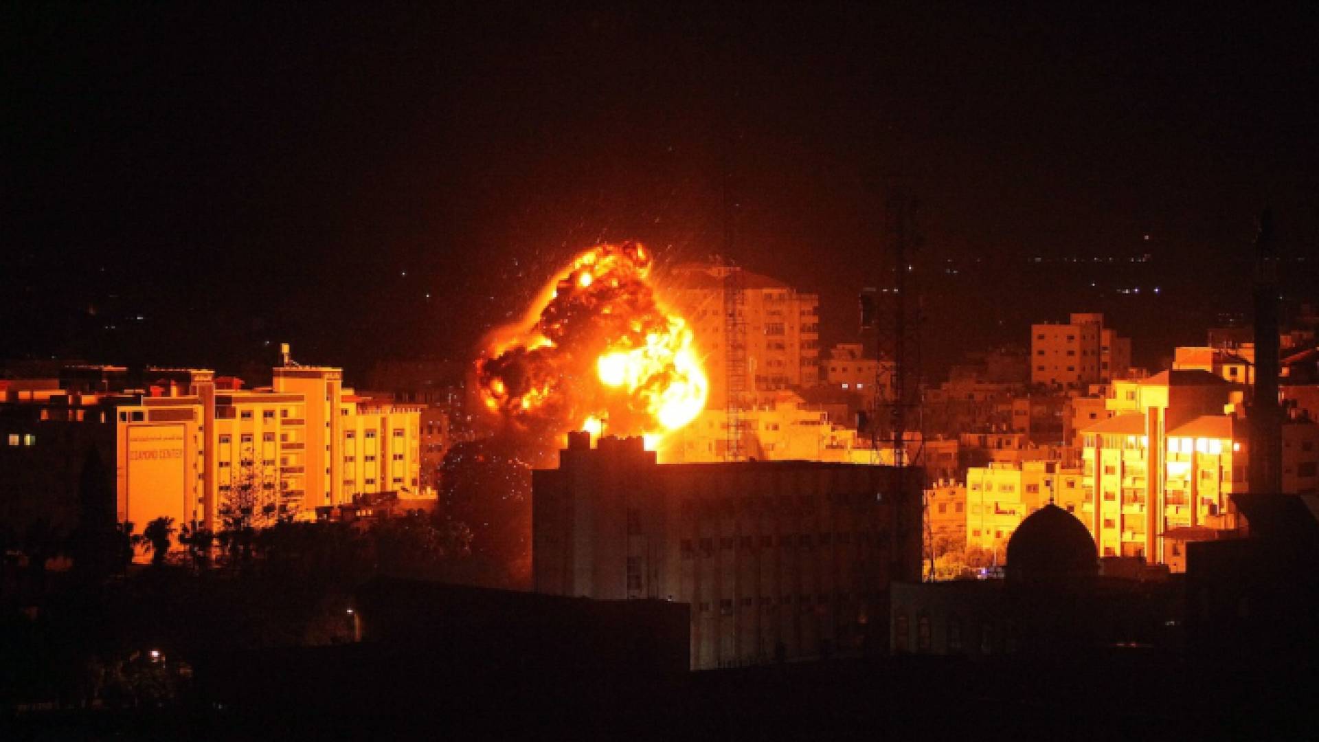 قصف عنيف على قطاع غزة