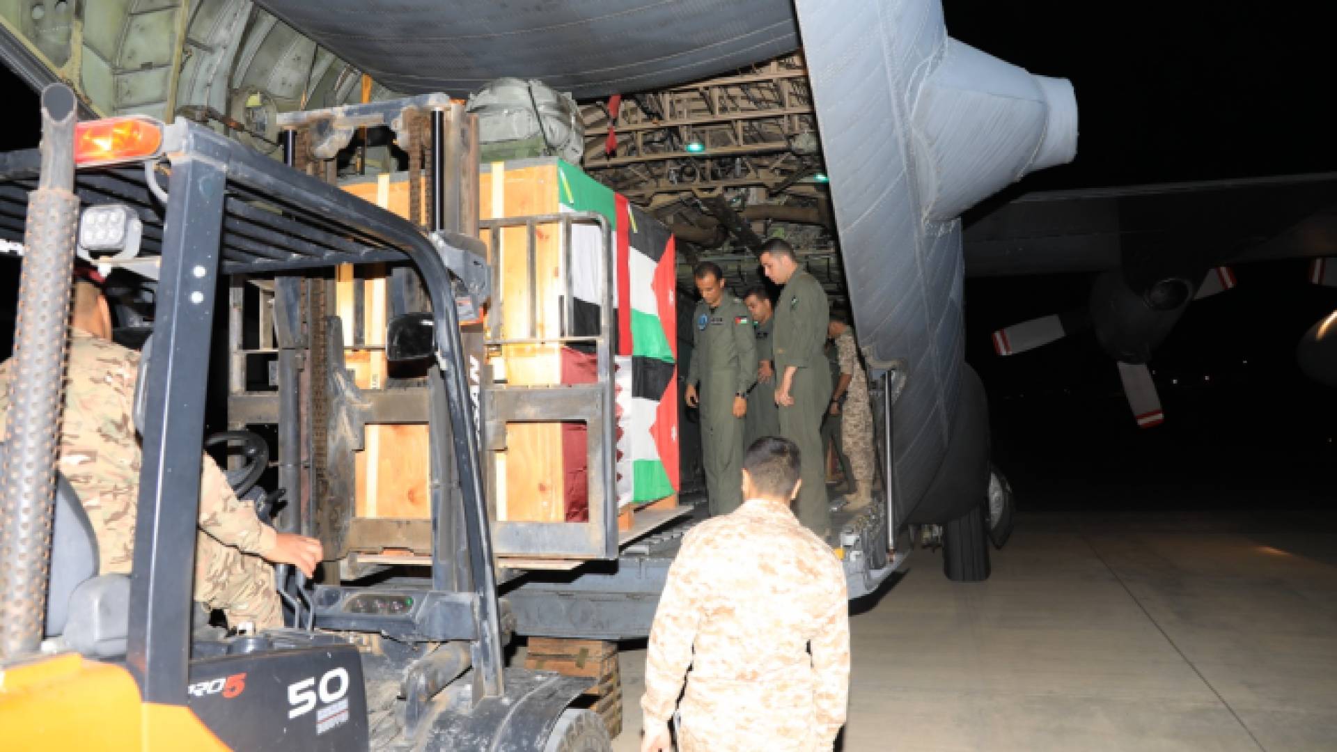 الجيش العربي خلال تجهيز المساعدات